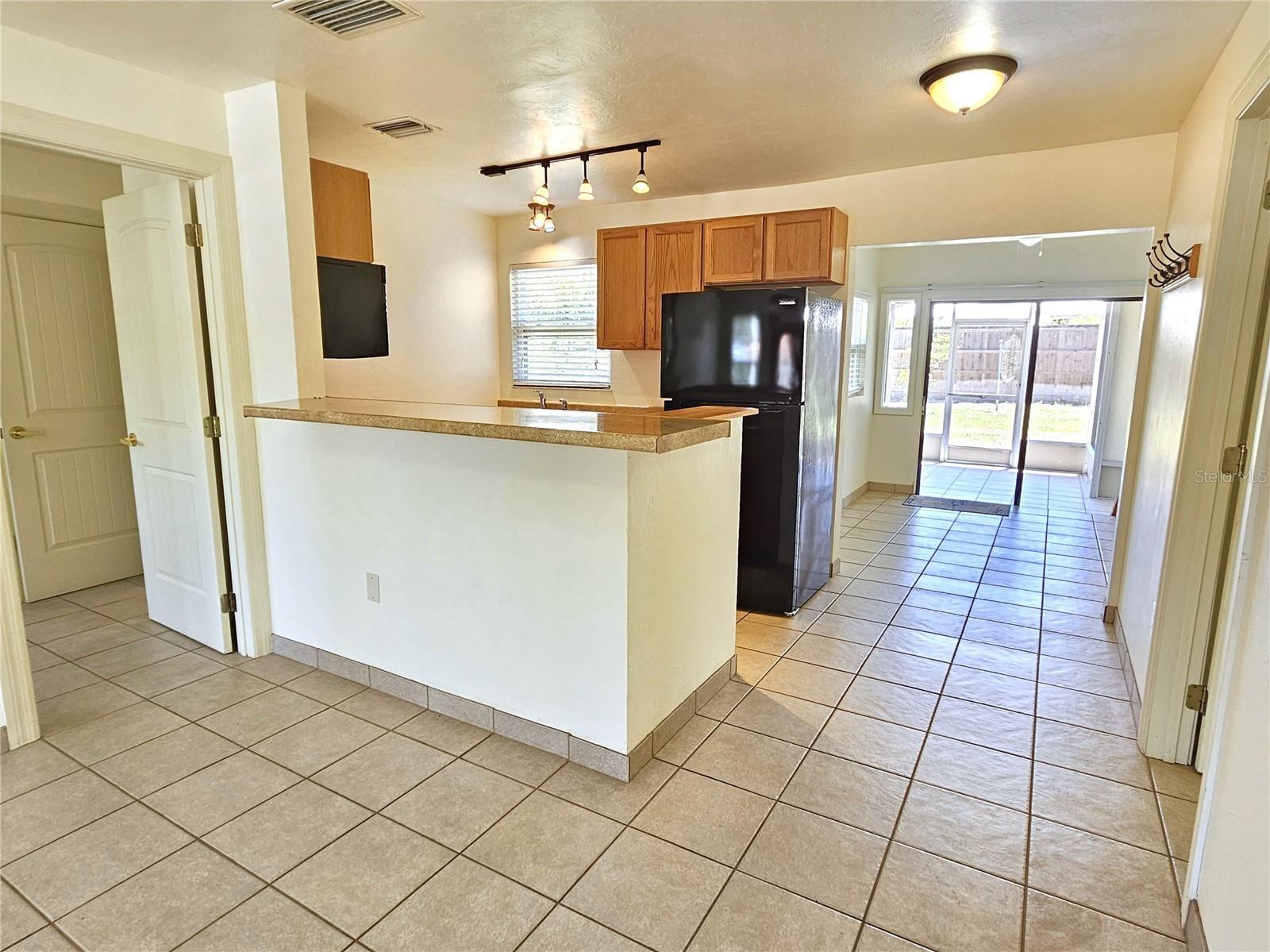Image 4 of 33 For 323 Palmetto Road W
