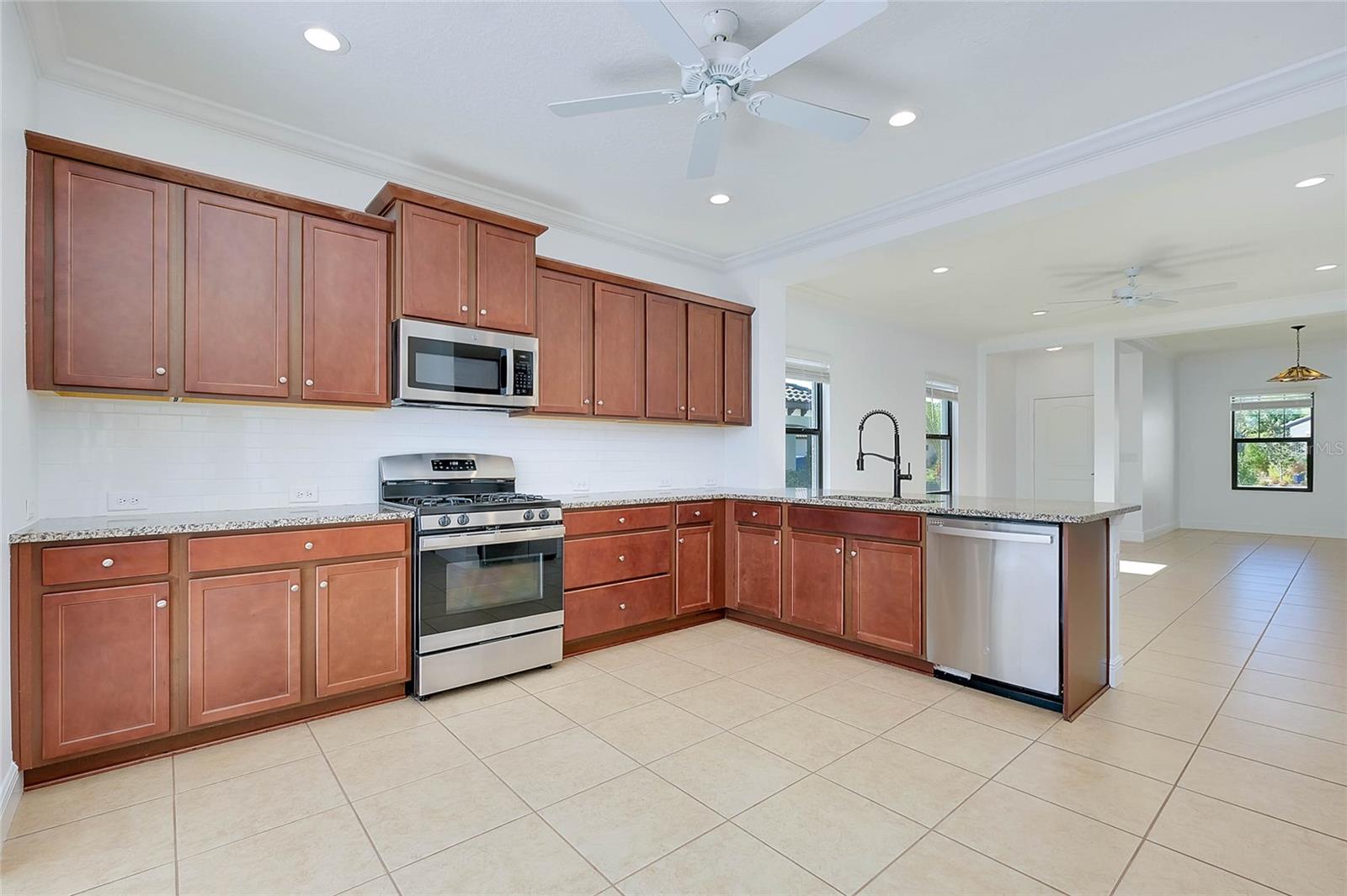 Image 15 of 73 For 220 Brienza Loop