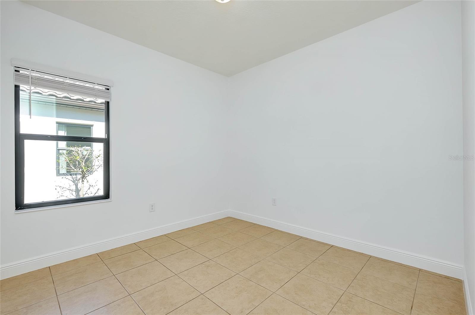 Image 33 of 73 For 220 Brienza Loop