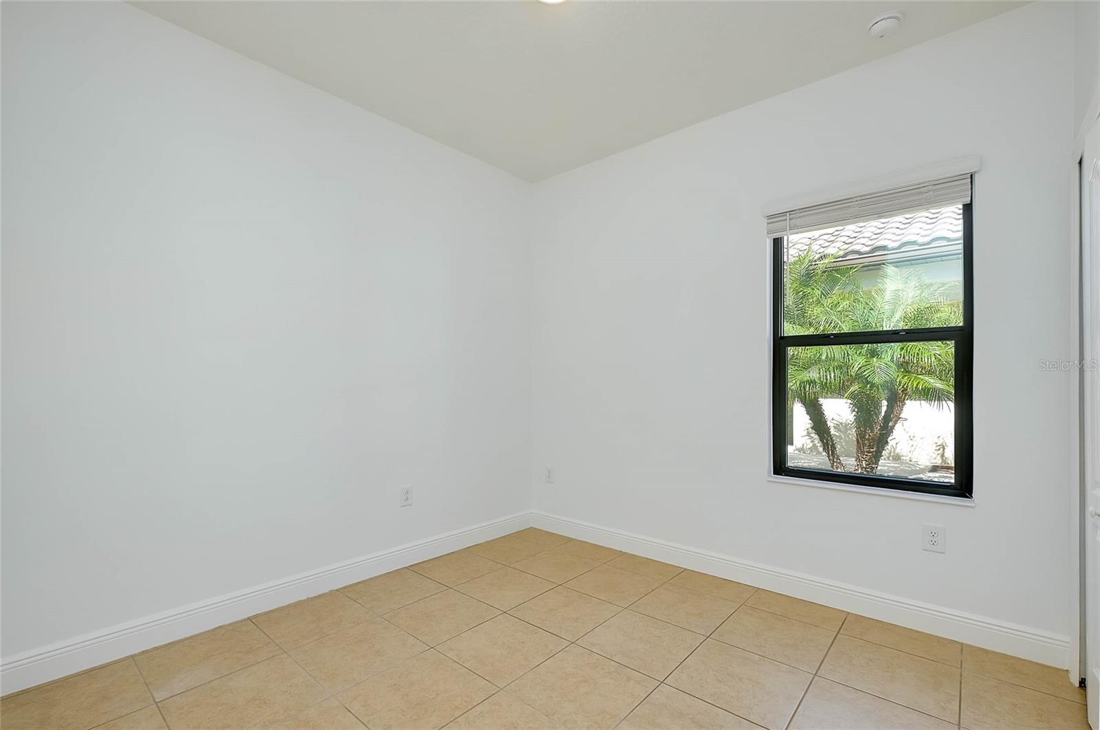 Image 36 of 73 For 220 Brienza Loop