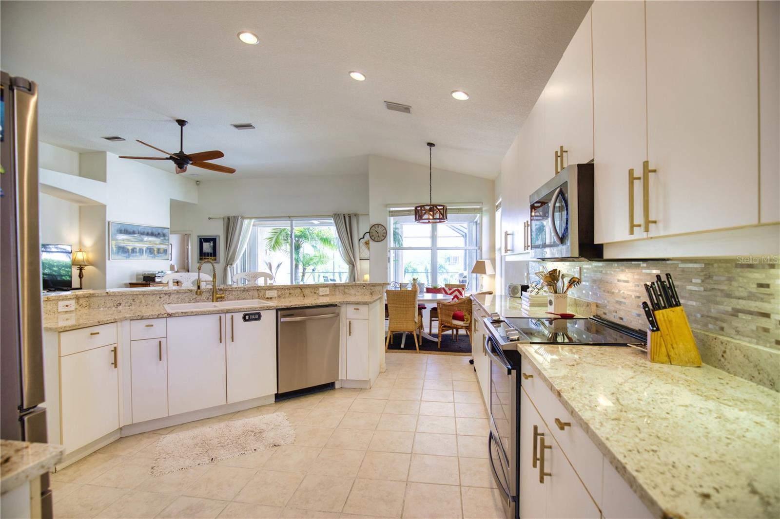 Image 14 of 32 For 1520 San Ysidro Way