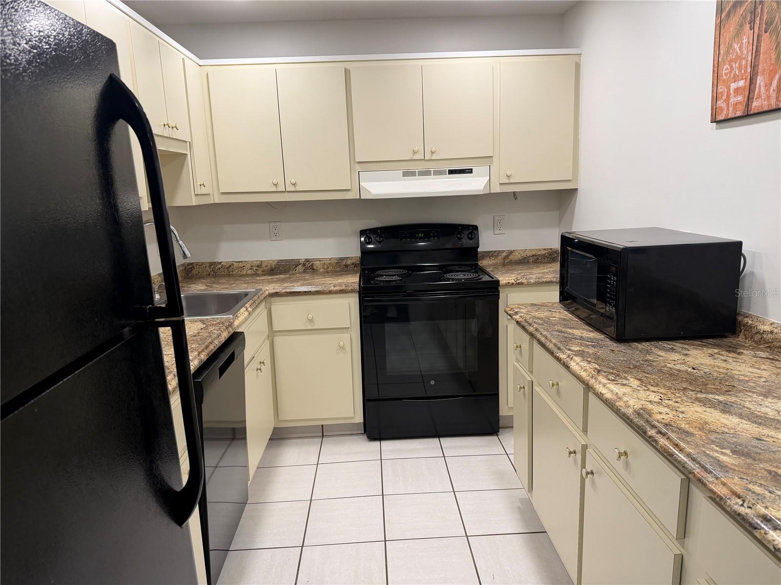 Image 6 of 21 For 245 Center Road 103