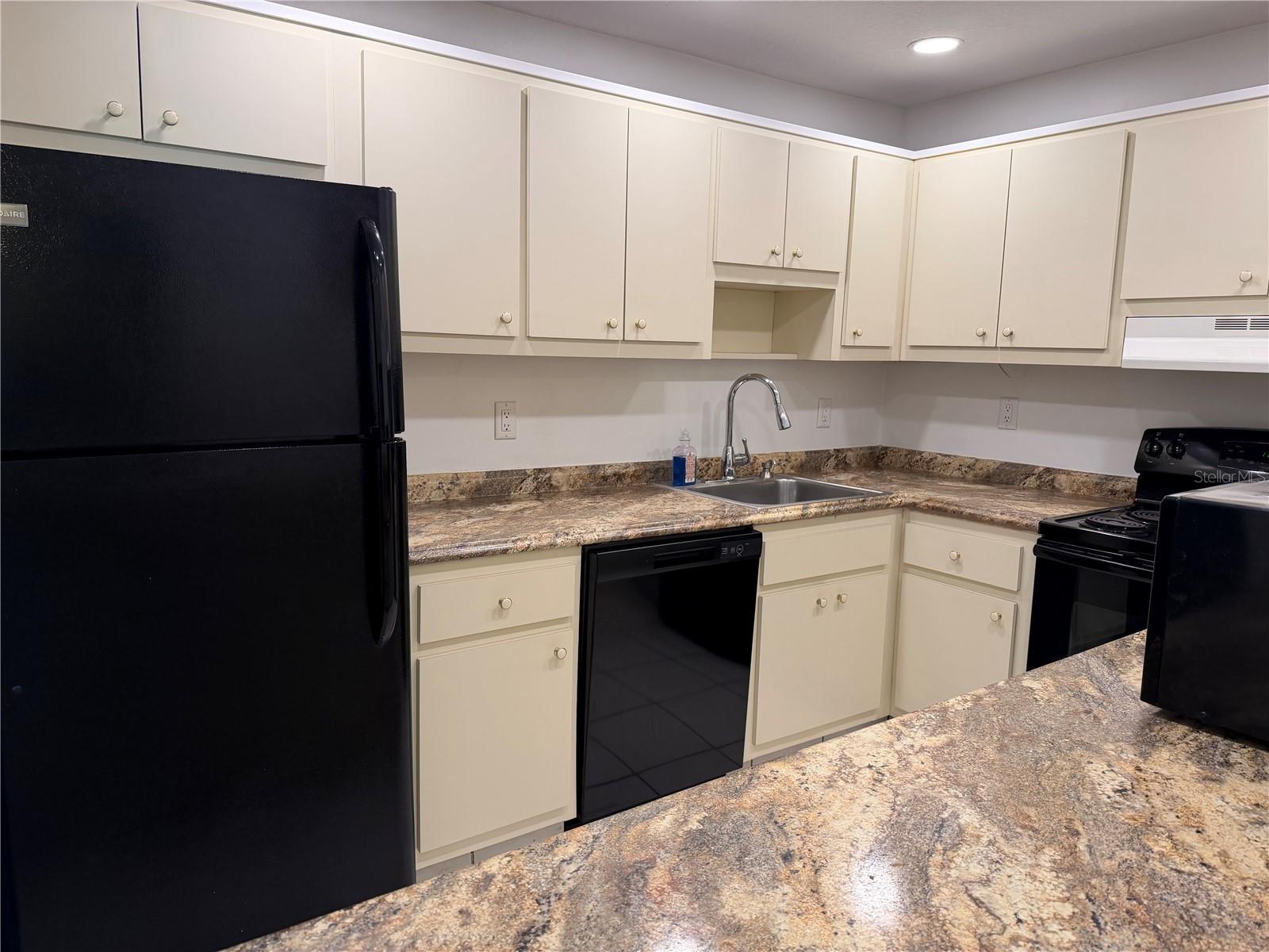 Image 7 of 21 For 245 Center Road 103