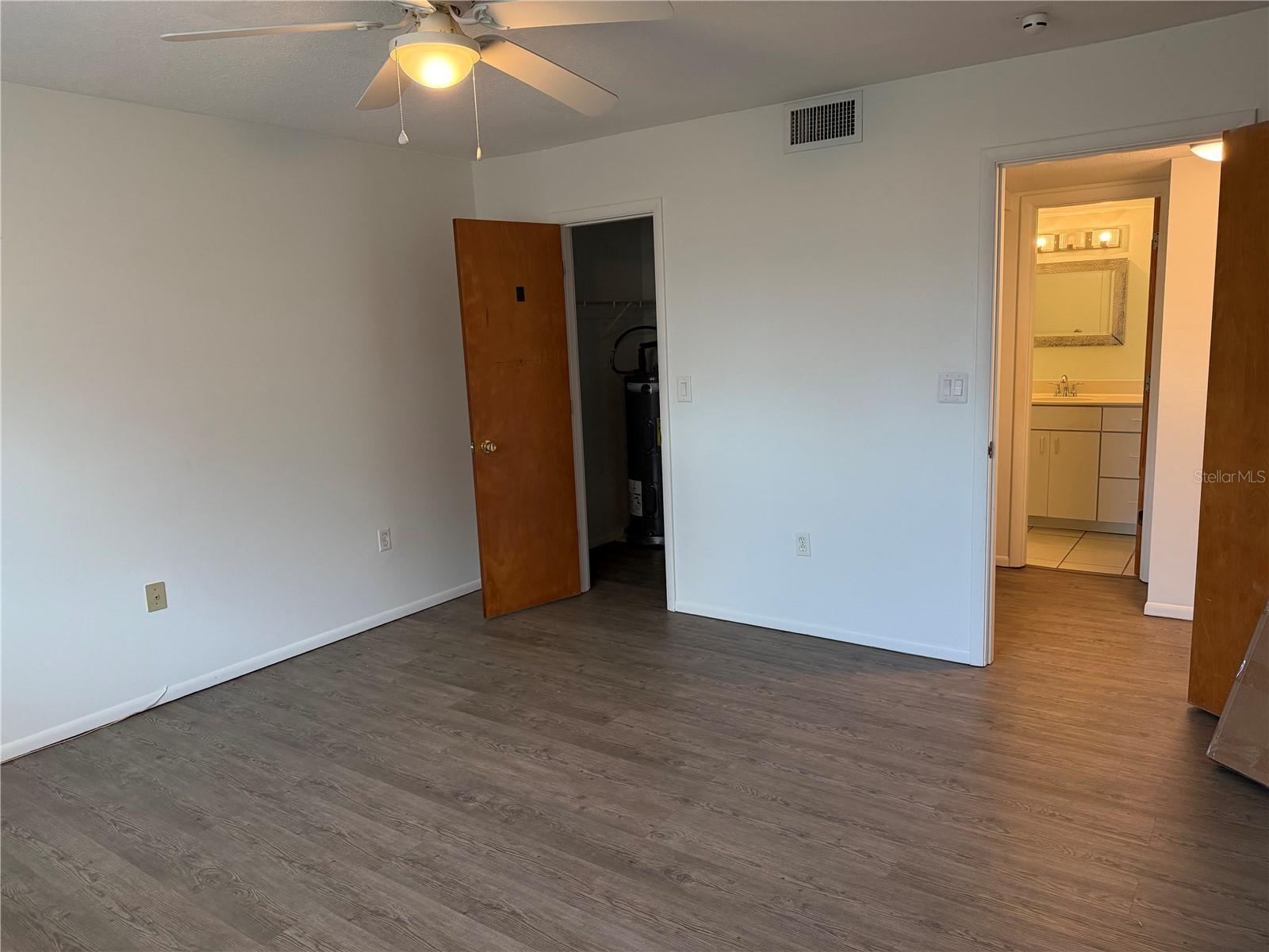 Image 9 of 21 For 245 Center Road 103