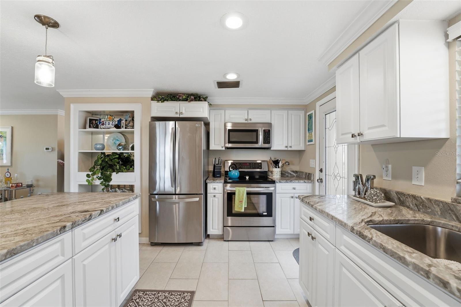 Image 18 of 70 For 690 Circlewood Drive W8