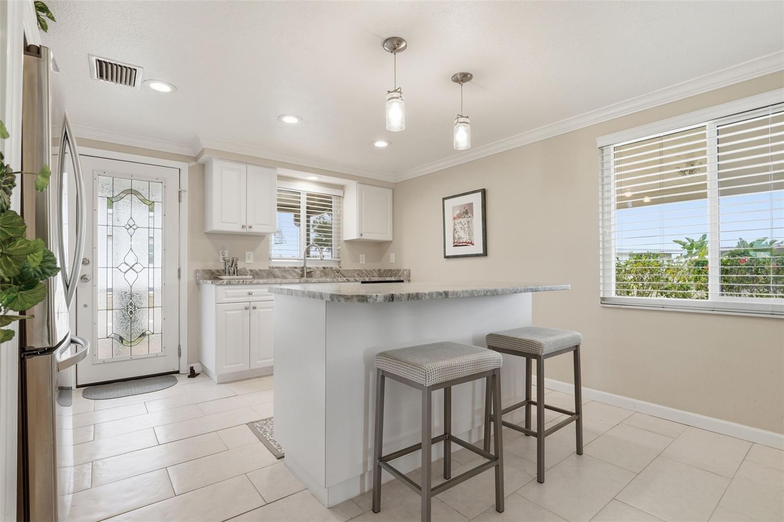 Image 19 of 70 For 690 Circlewood Drive W8