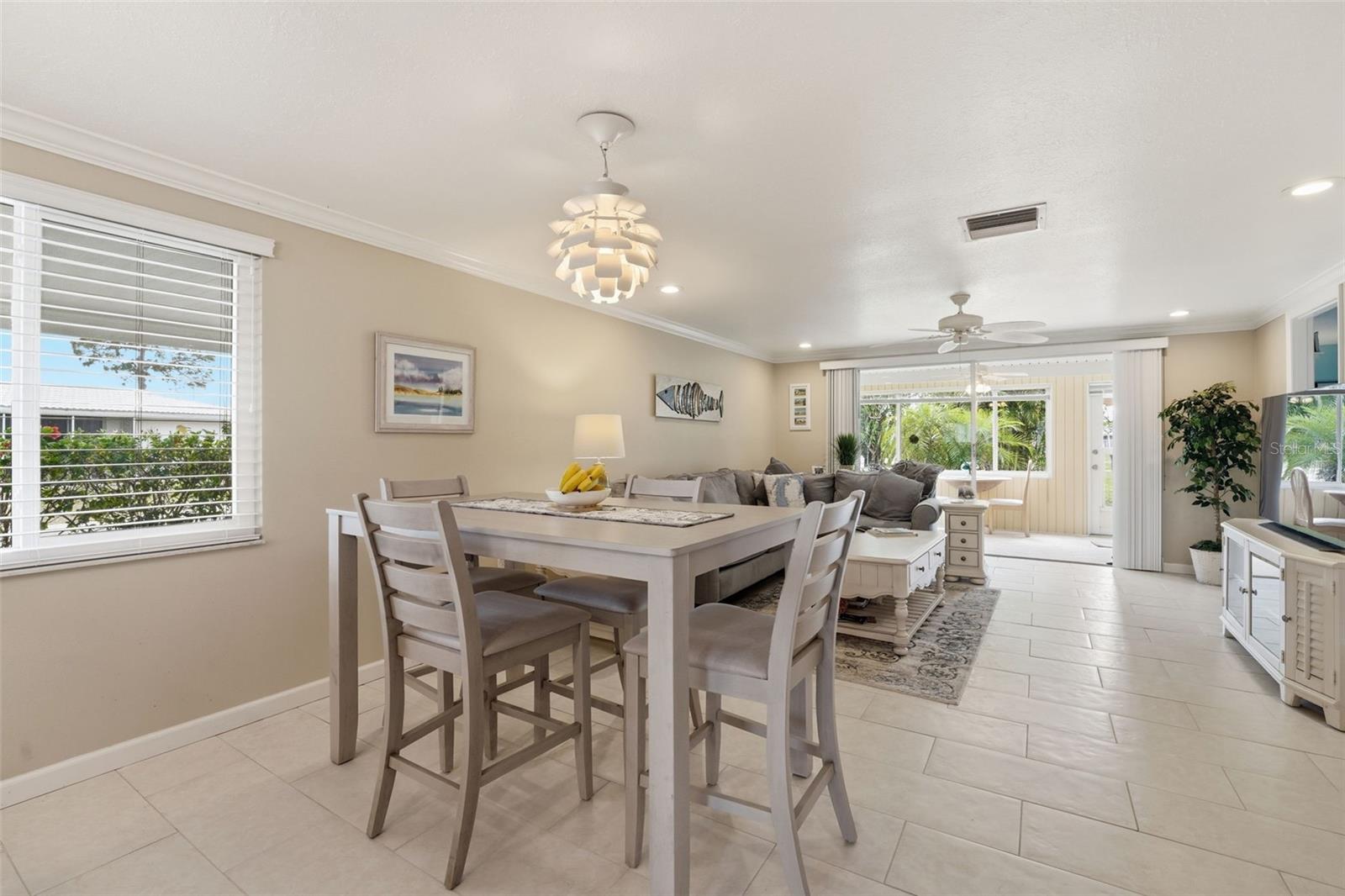 Image 21 of 70 For 690 Circlewood Drive W8