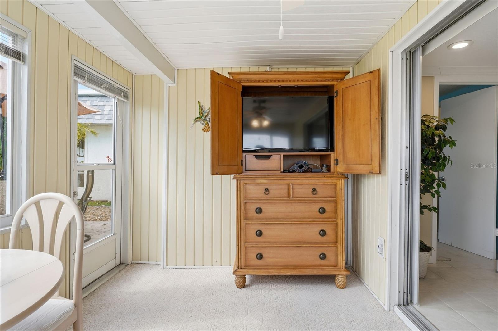 Image 29 of 70 For 690 Circlewood Drive W8