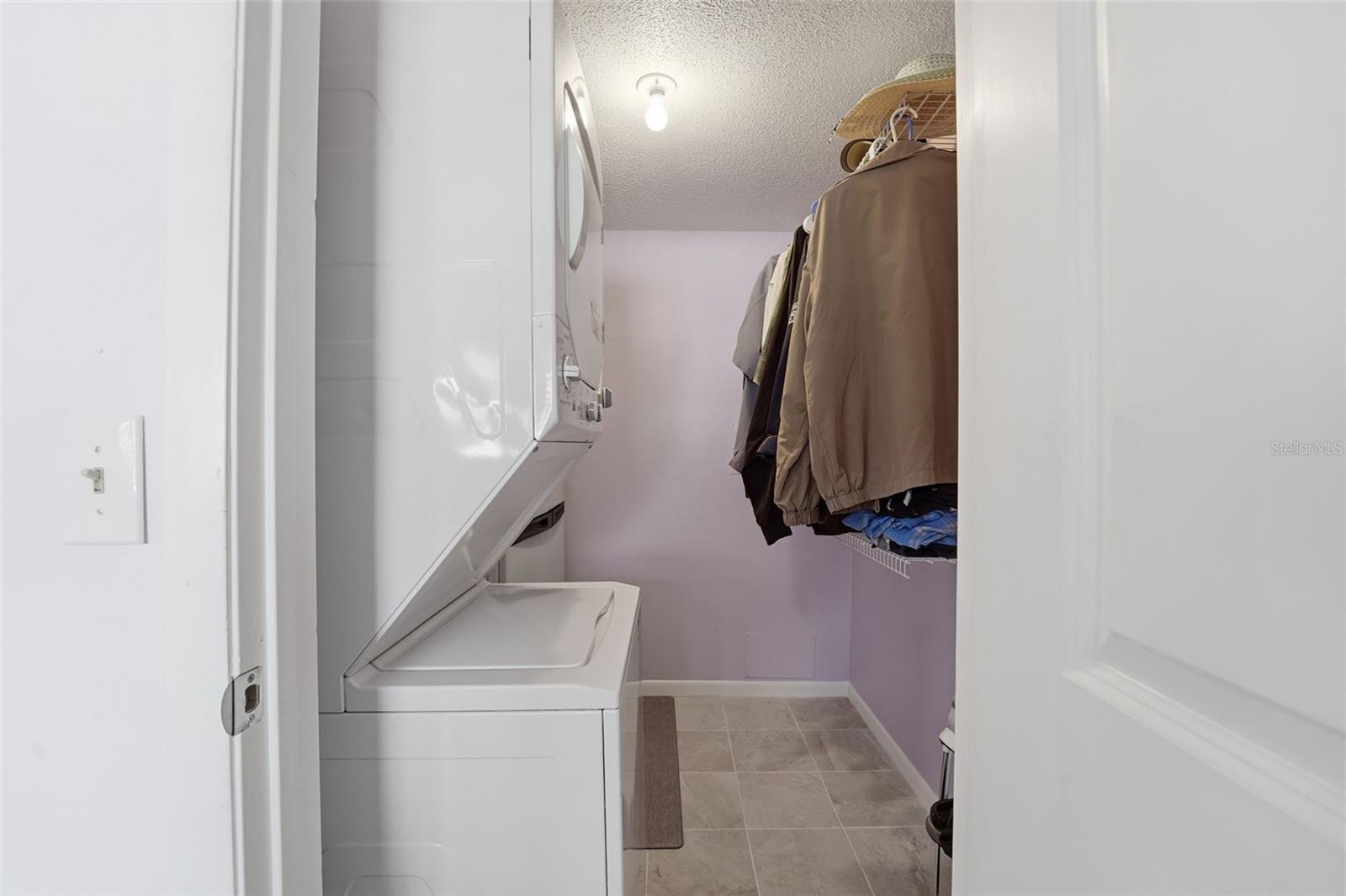 Image 33 of 70 For 690 Circlewood Drive W8