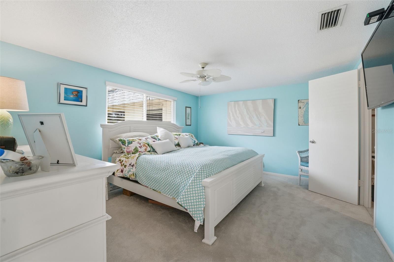 Image 36 of 70 For 690 Circlewood Drive W8