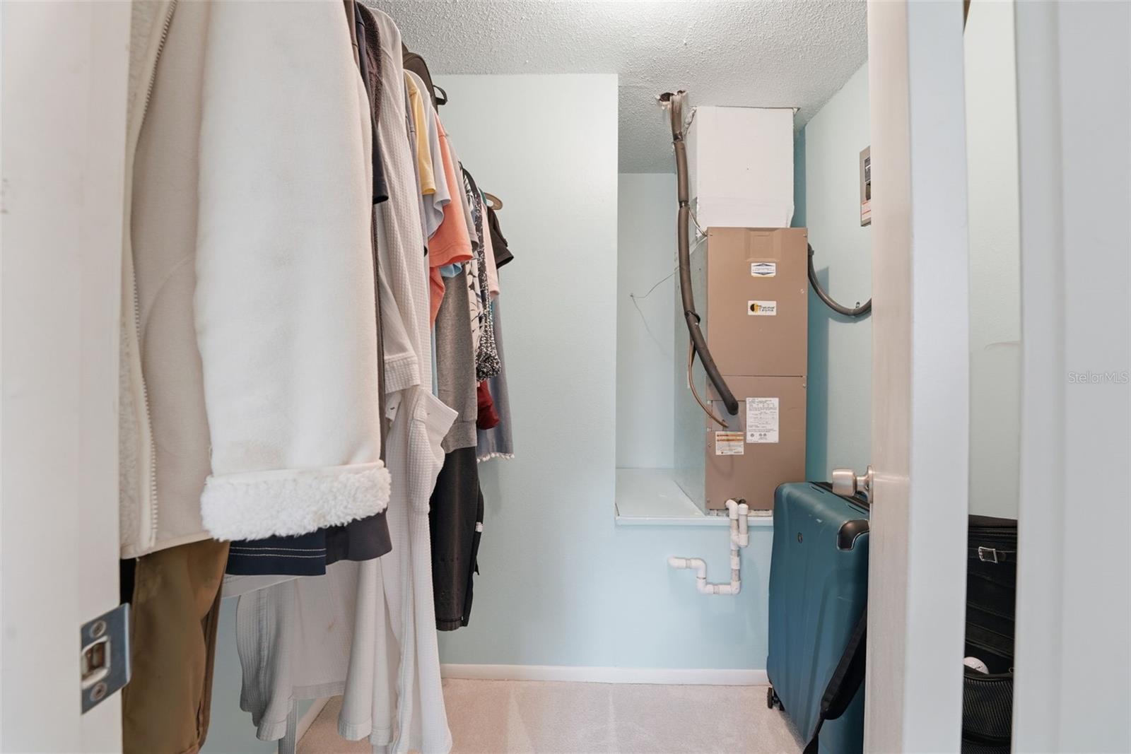 Image 39 of 70 For 690 Circlewood Drive W8