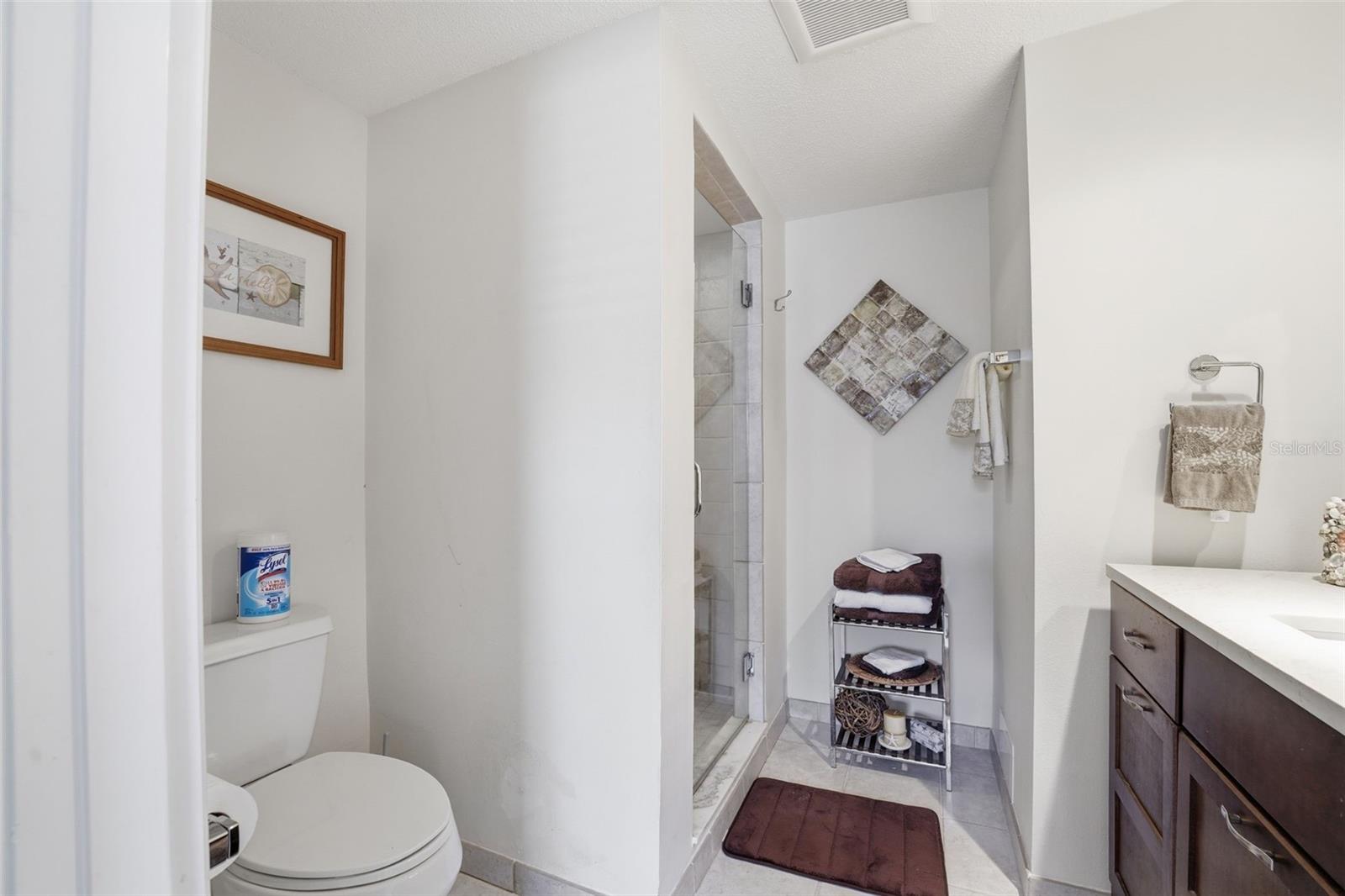 Image 40 of 70 For 690 Circlewood Drive W8