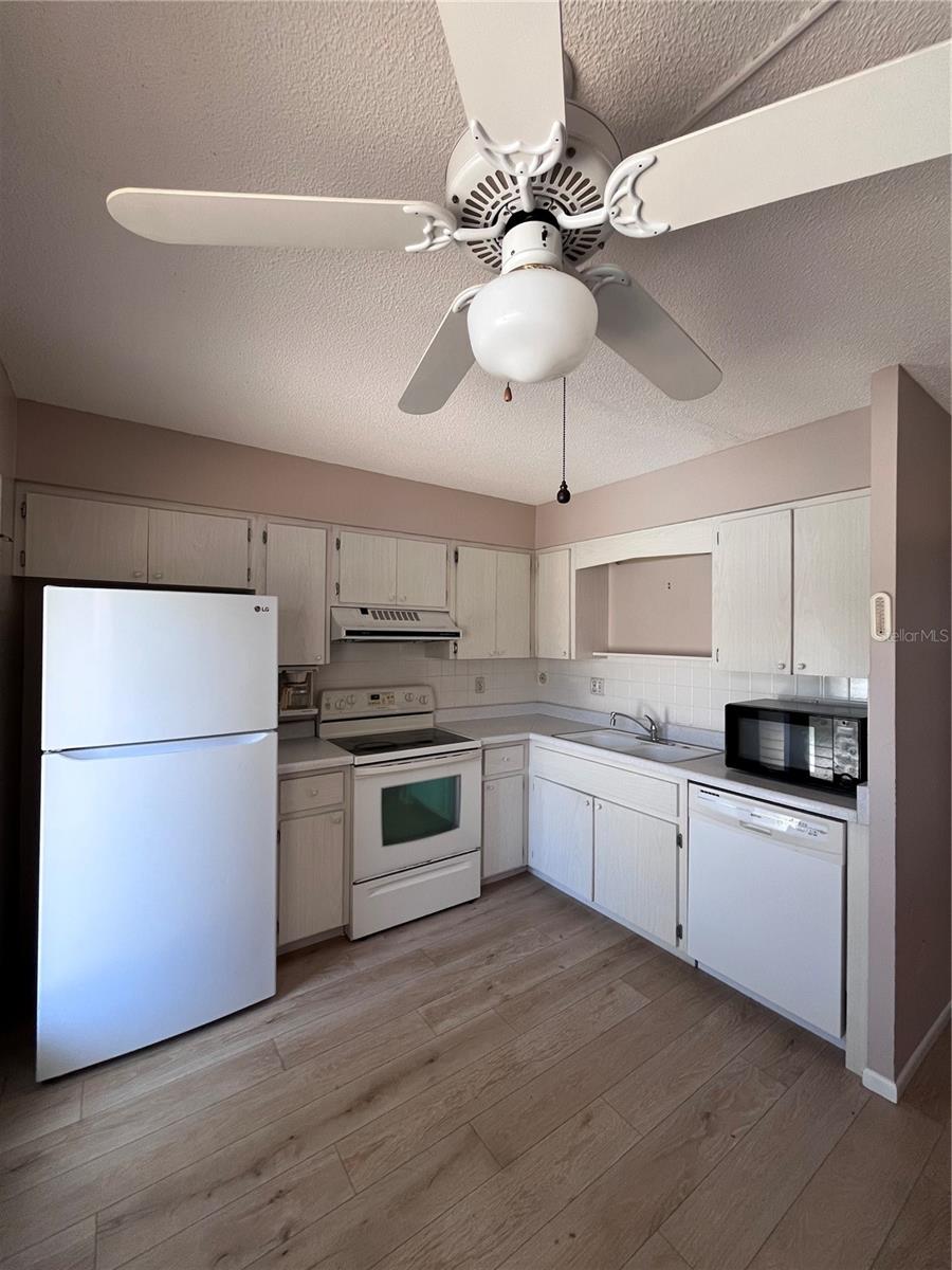 Image 3 of 8 For 509 Venice Avenue 102