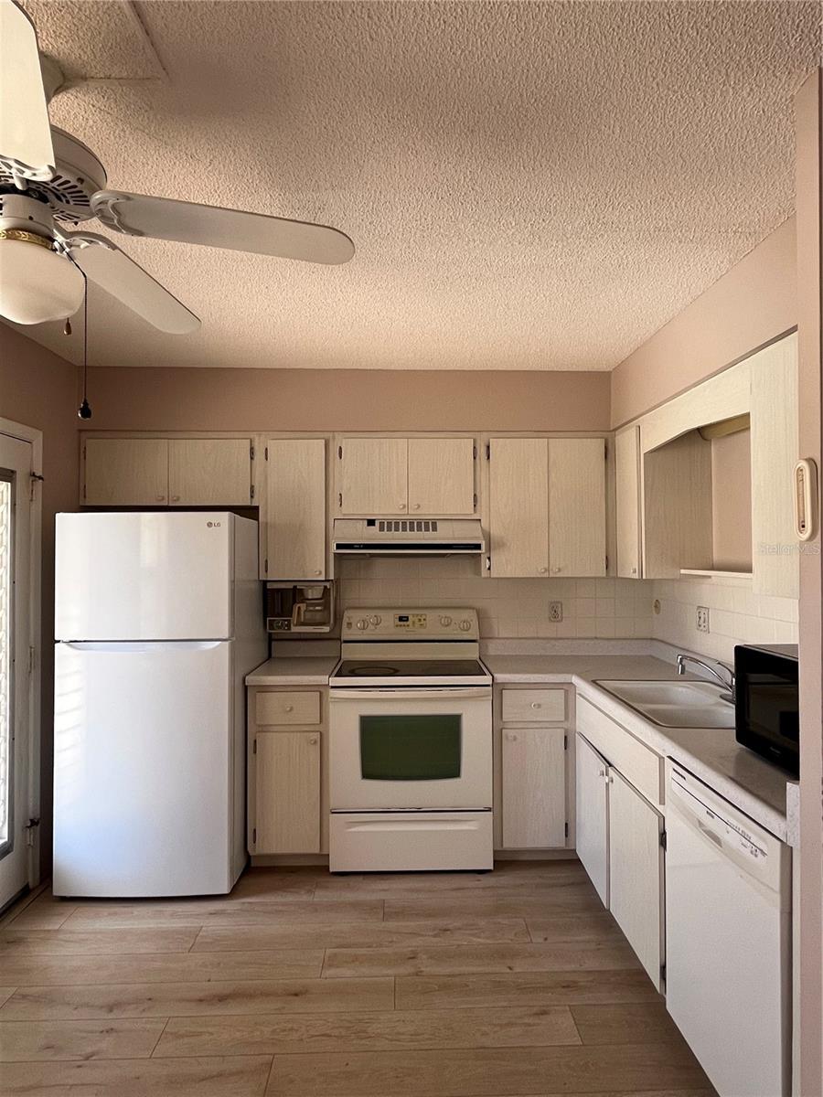 Image 4 of 8 For 509 Venice Avenue 102