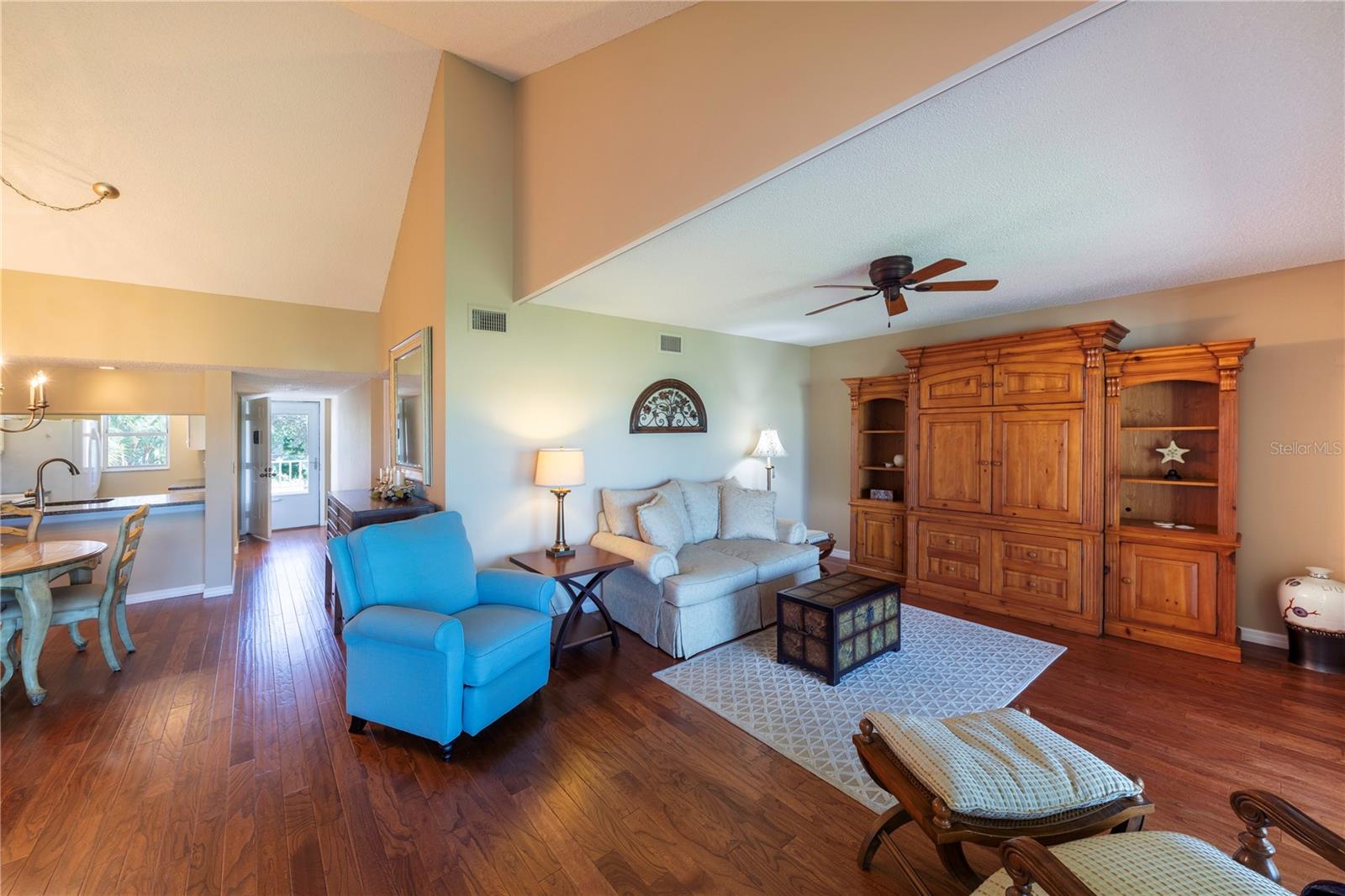 Image 10 of 27 For 437 Cerromar Lane 525