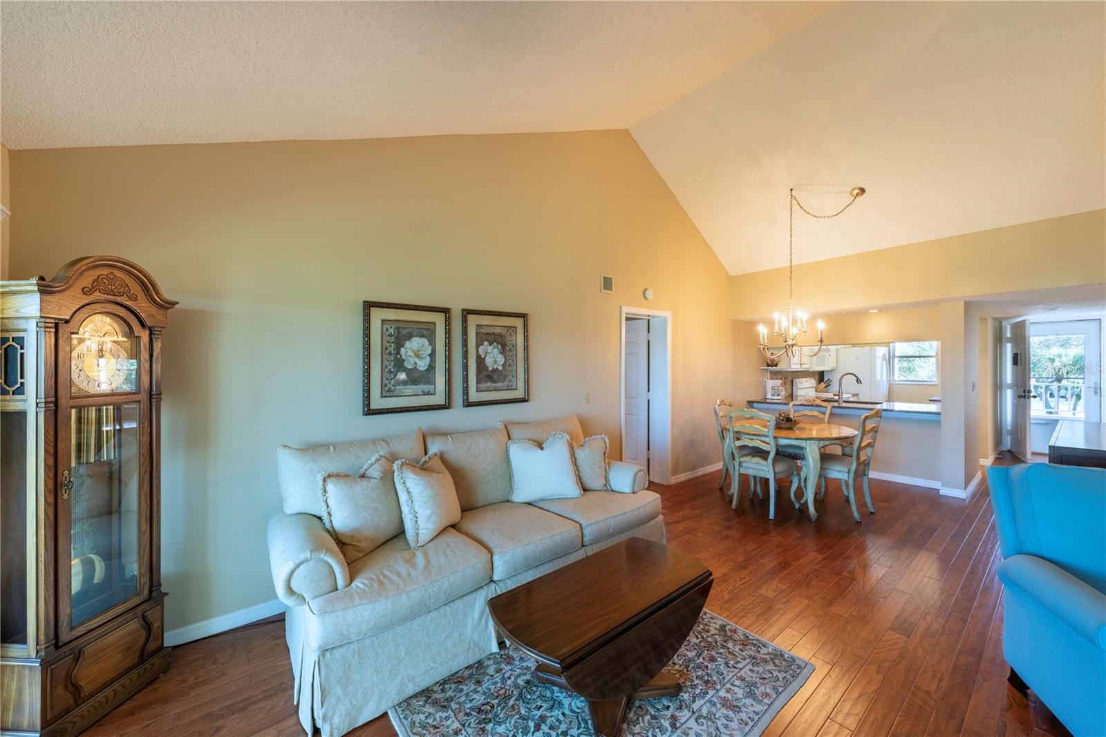 Image 11 of 27 For 437 Cerromar Lane 525