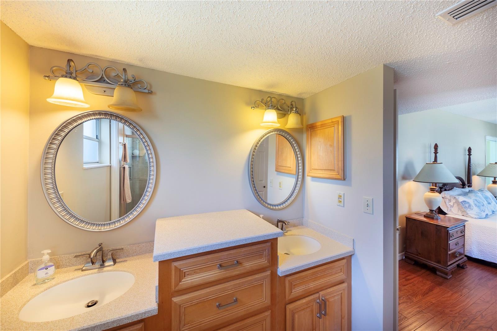 Image 17 of 27 For 437 Cerromar Lane 525