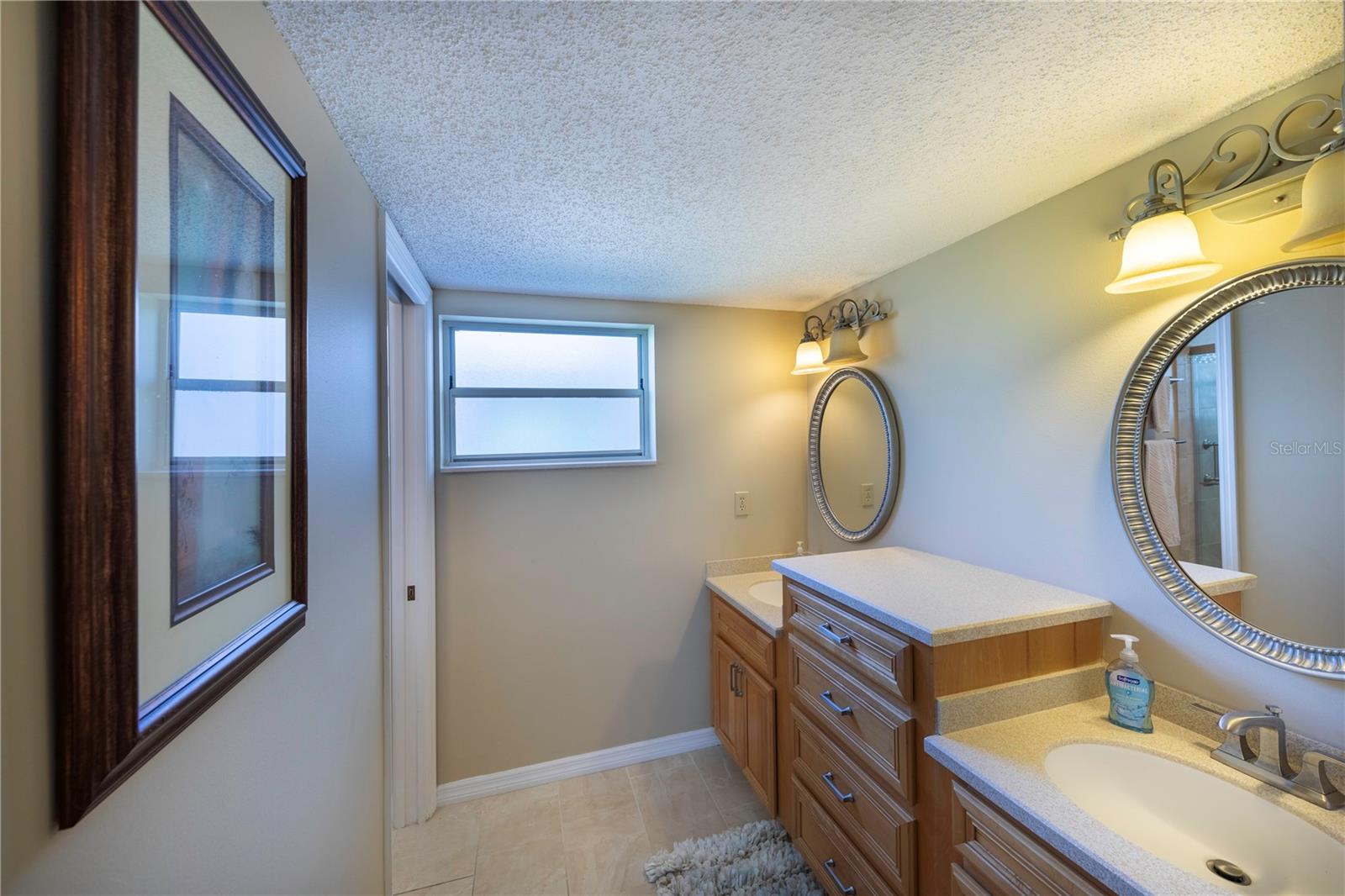Image 18 of 27 For 437 Cerromar Lane 525