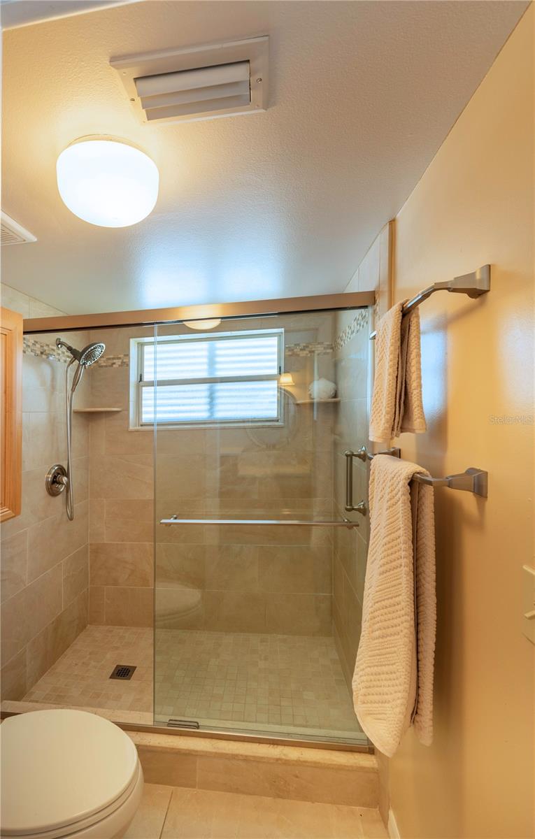 Image 20 of 27 For 437 Cerromar Lane 525