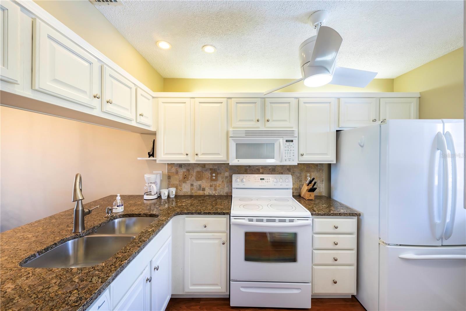 Image 4 of 27 For 437 Cerromar Lane 525