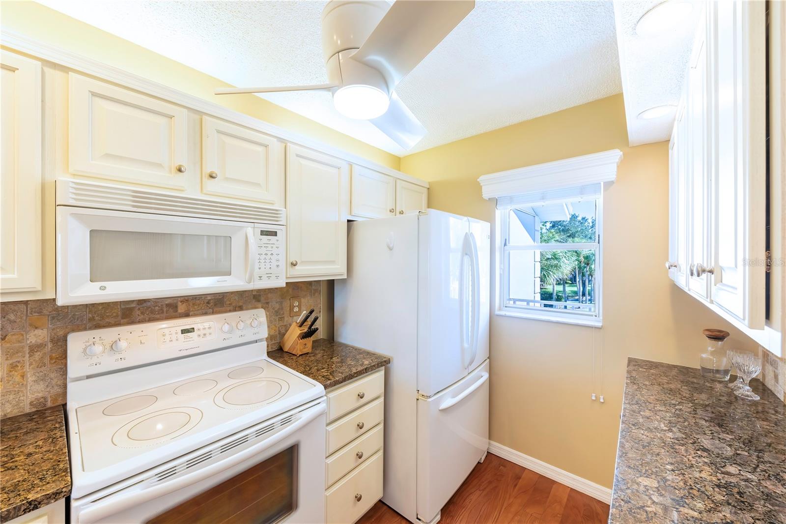 Image 5 of 27 For 437 Cerromar Lane 525