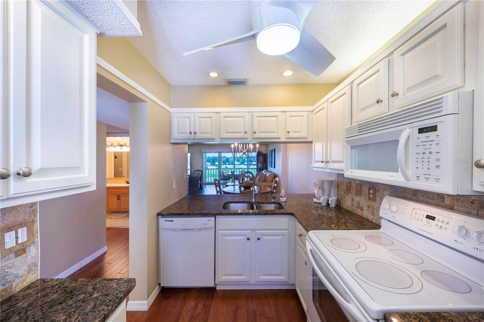 Image 6 of 27 For 437 Cerromar Lane 525