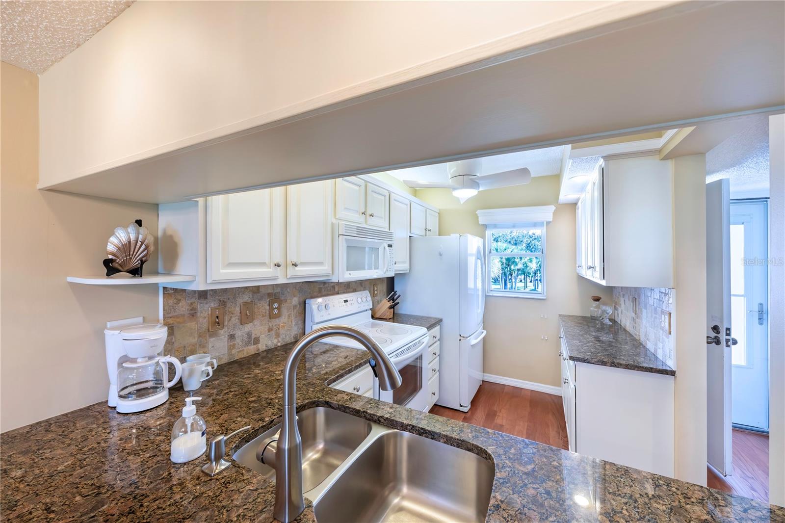 Image 7 of 27 For 437 Cerromar Lane 525