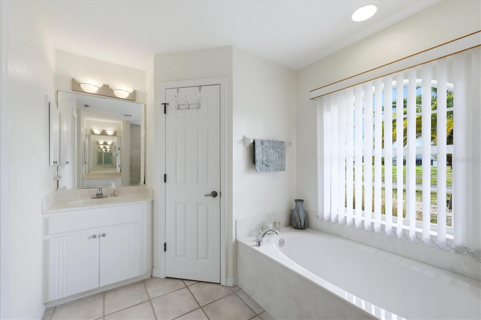 Image 16 of 42 For 764 Rotonda Circle