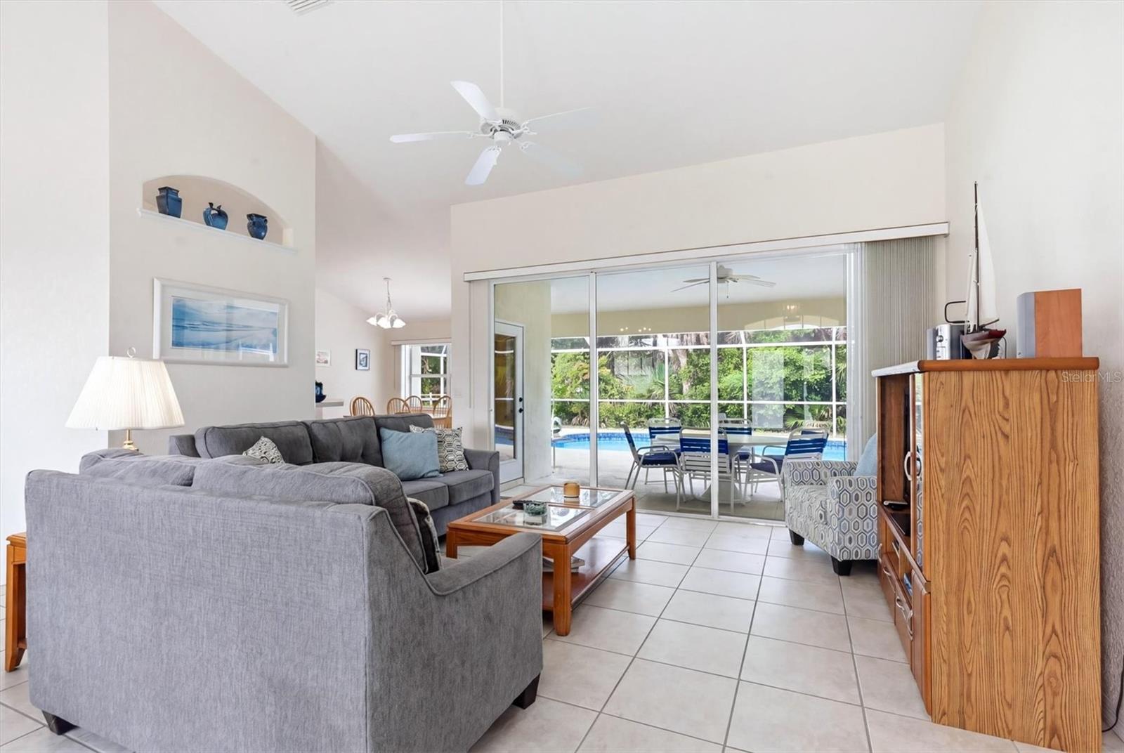 Image 6 of 42 For 764 Rotonda Circle