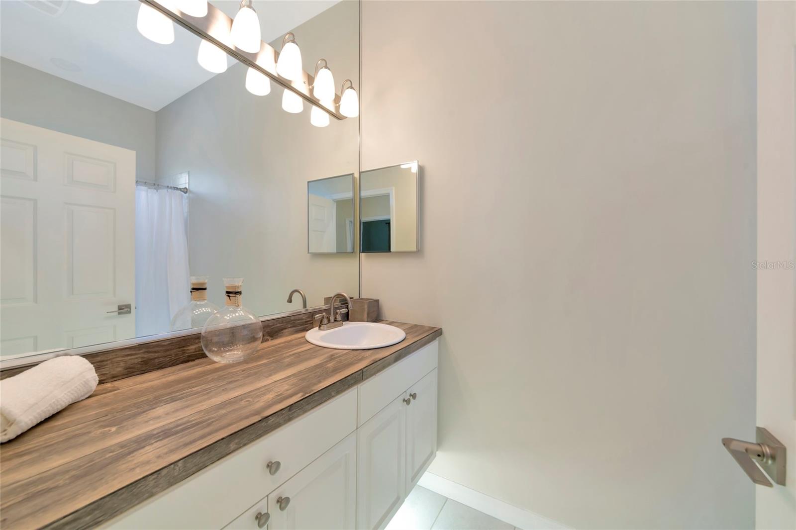 Image 33 of 82 For 309 Americas Cup Boulevard