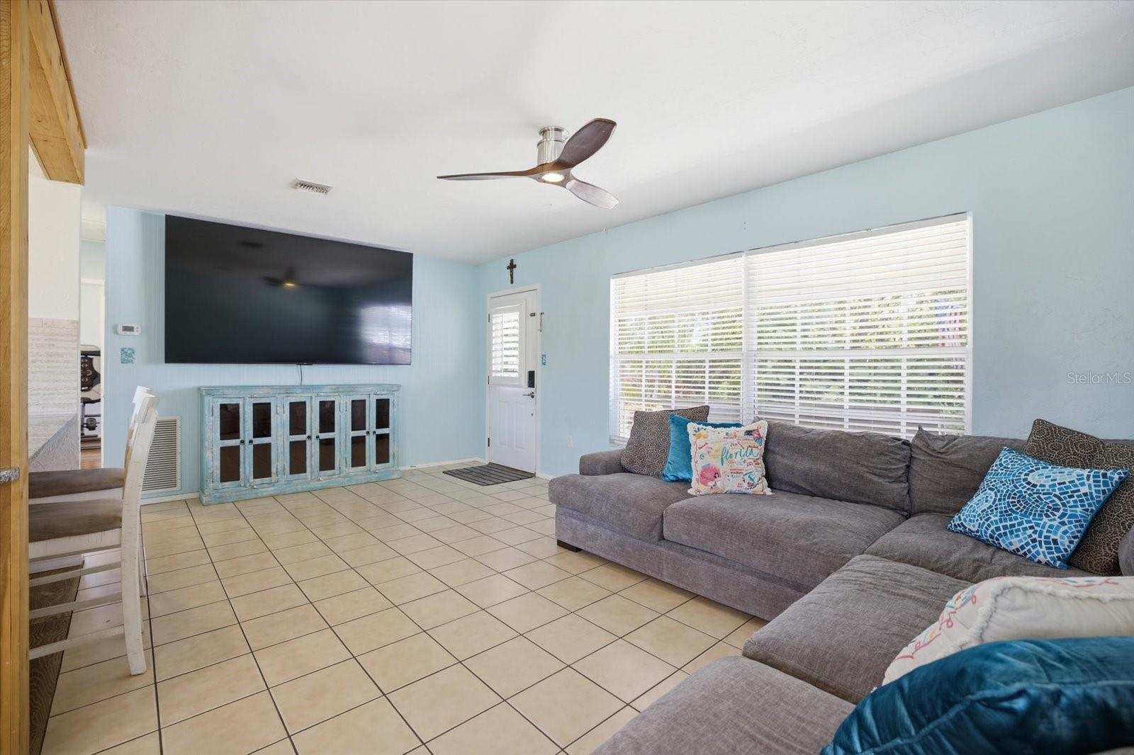 Image 15 of 48 For 1212 Pineland Avenue