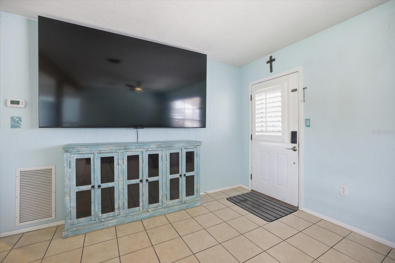 Image 16 of 48 For 1212 Pineland Avenue