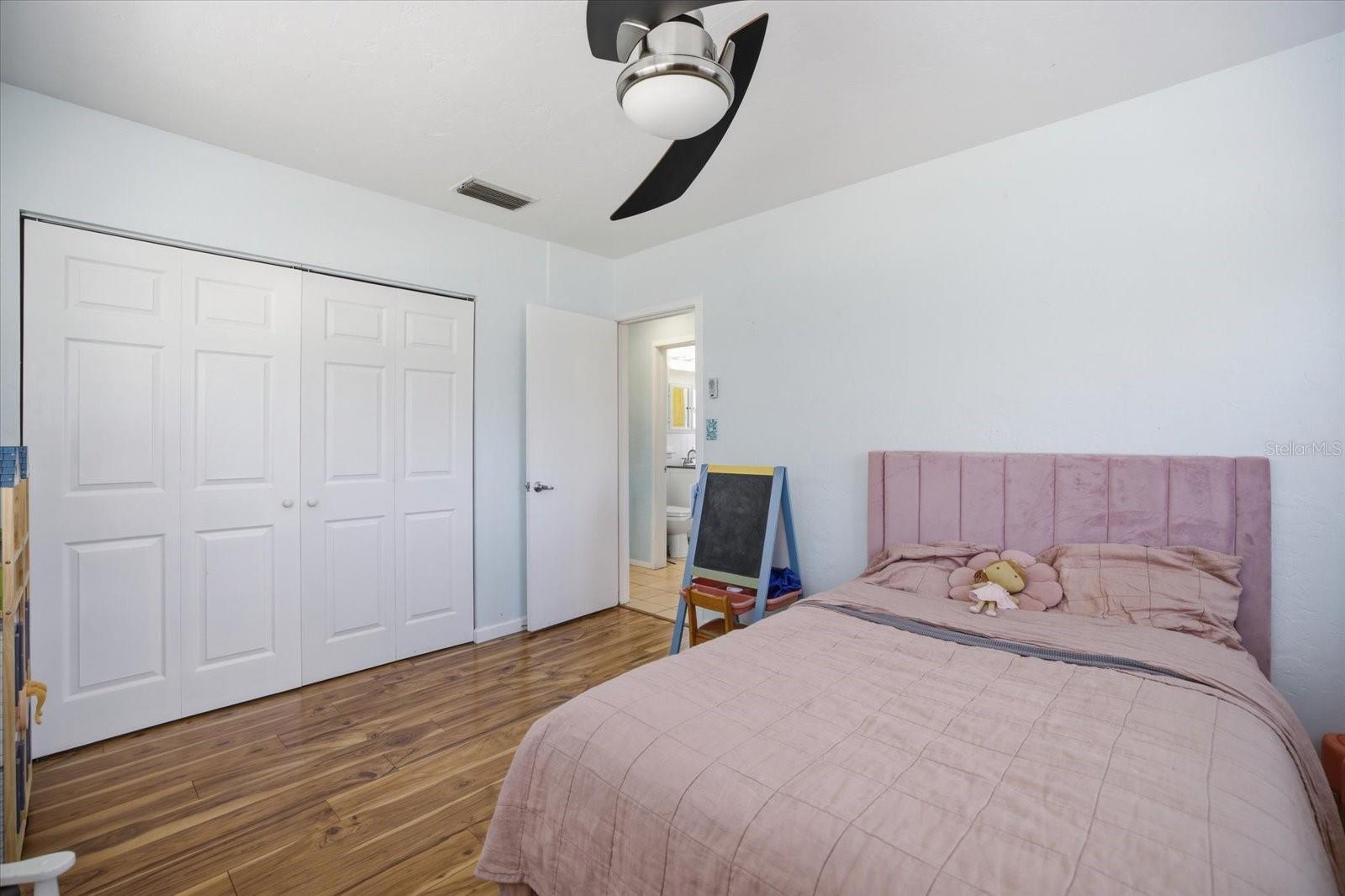 Image 29 of 48 For 1212 Pineland Avenue