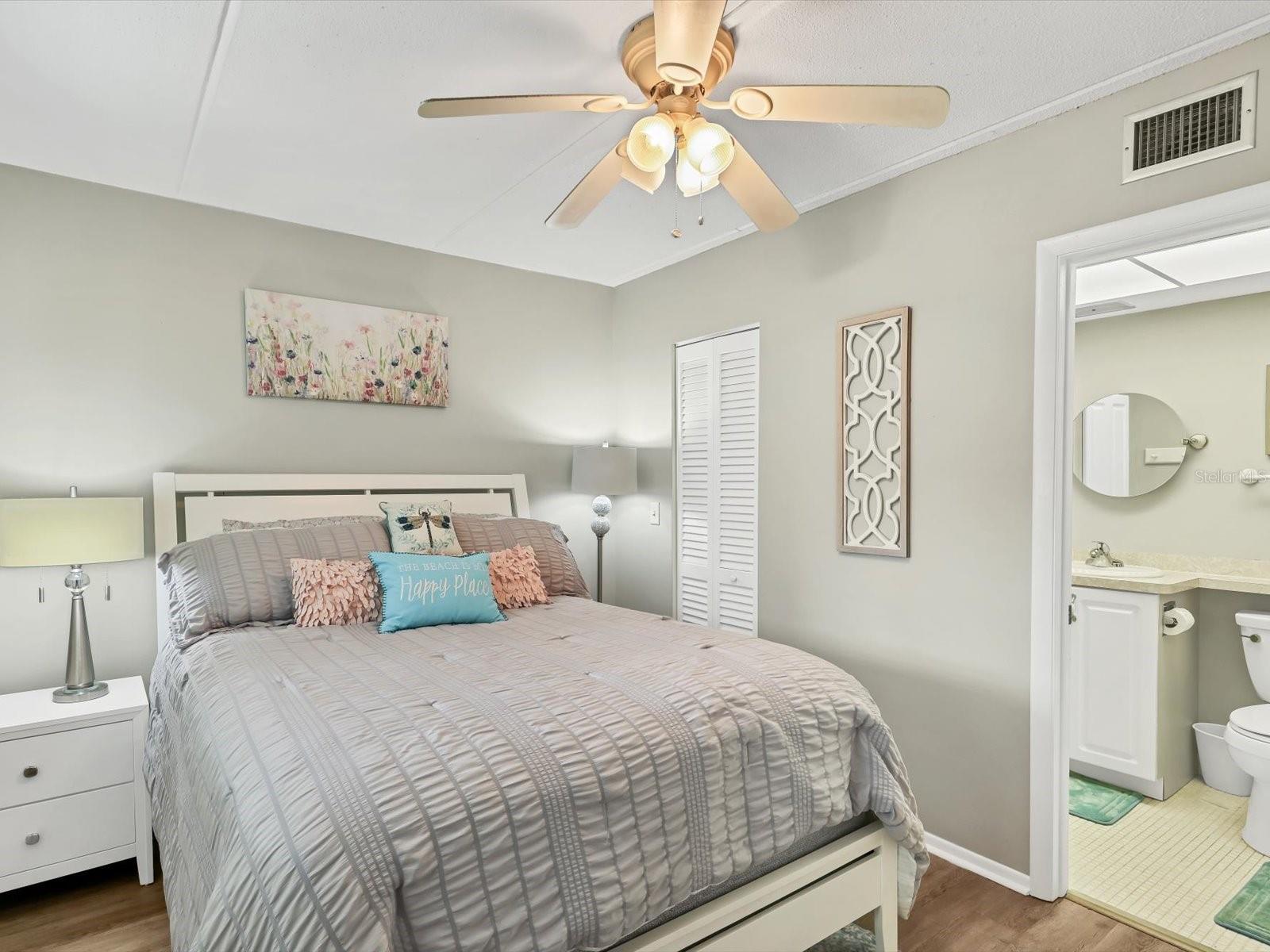 Image 19 of 41 For 708 Tamiami Trail S 105