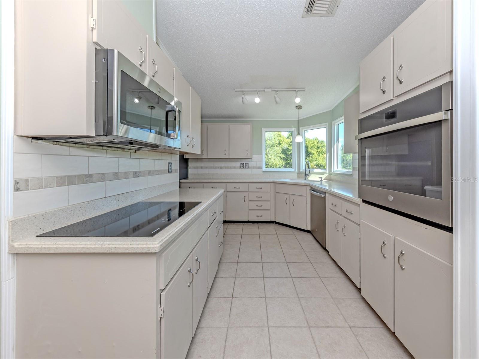 Image 14 of 65 For 592 Portside Drive
