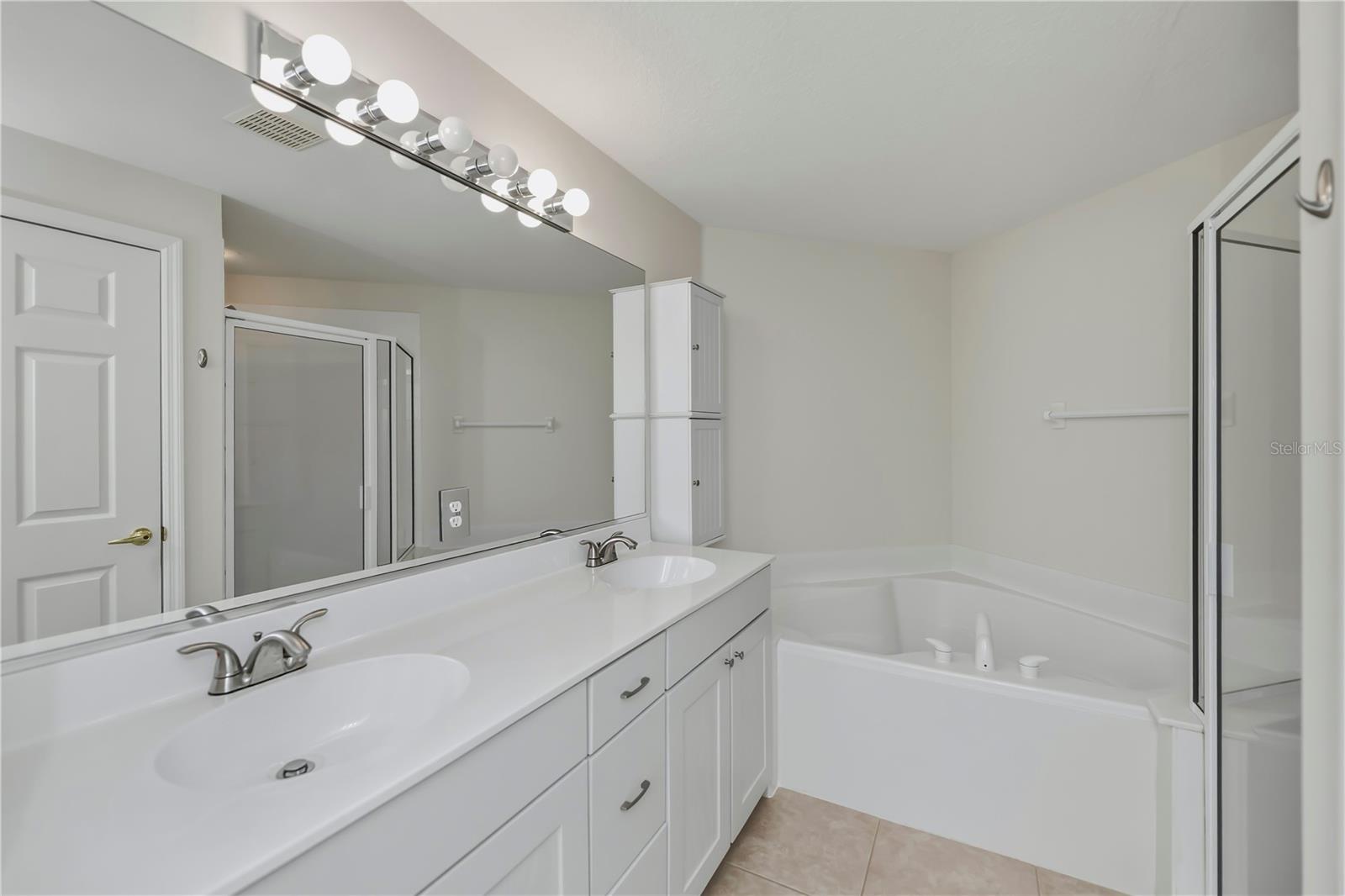 Image 28 of 61 For 4497 Streamside Court 1807