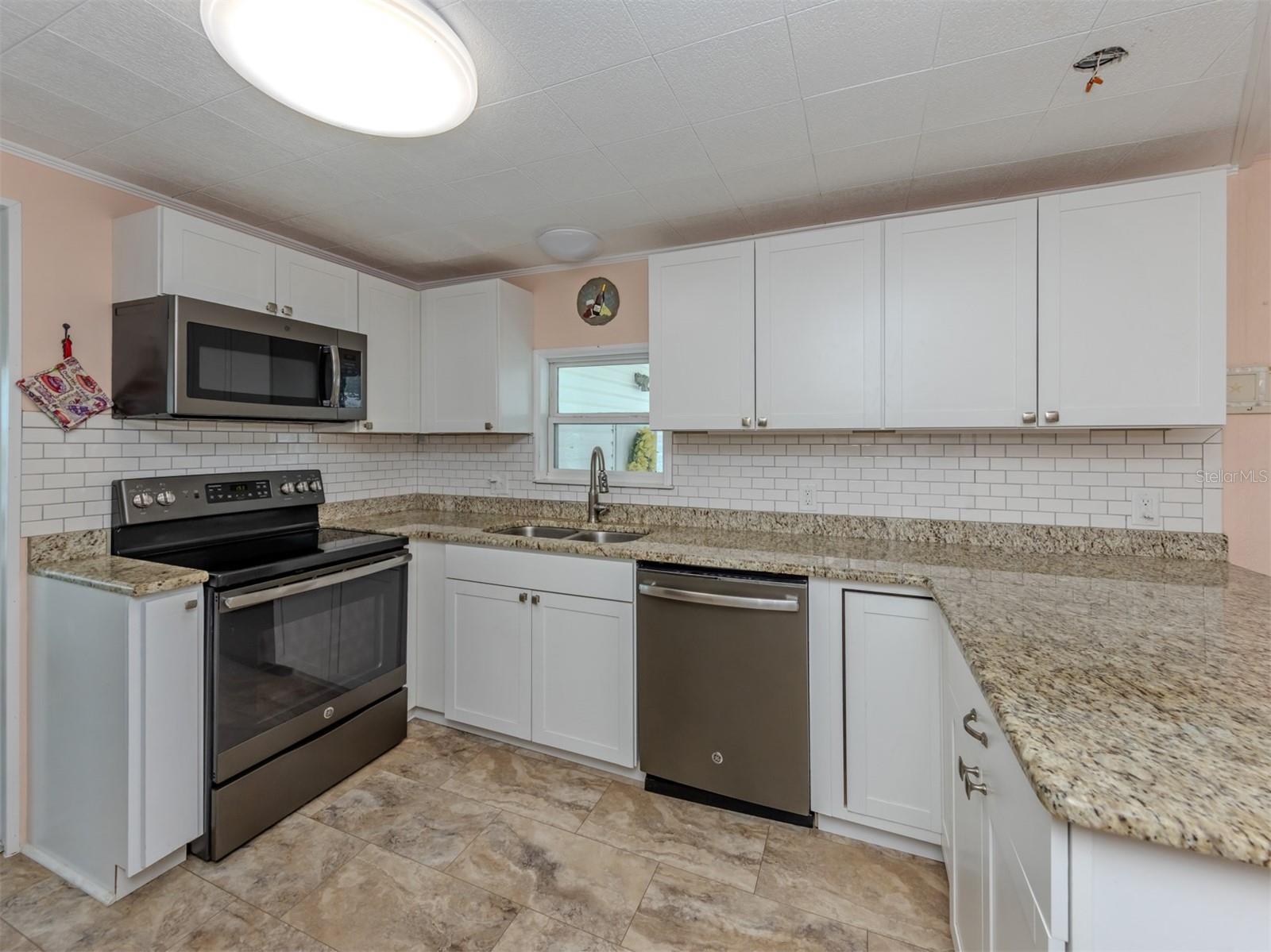 Image 11 of 78 For 98 Lakeview Drive