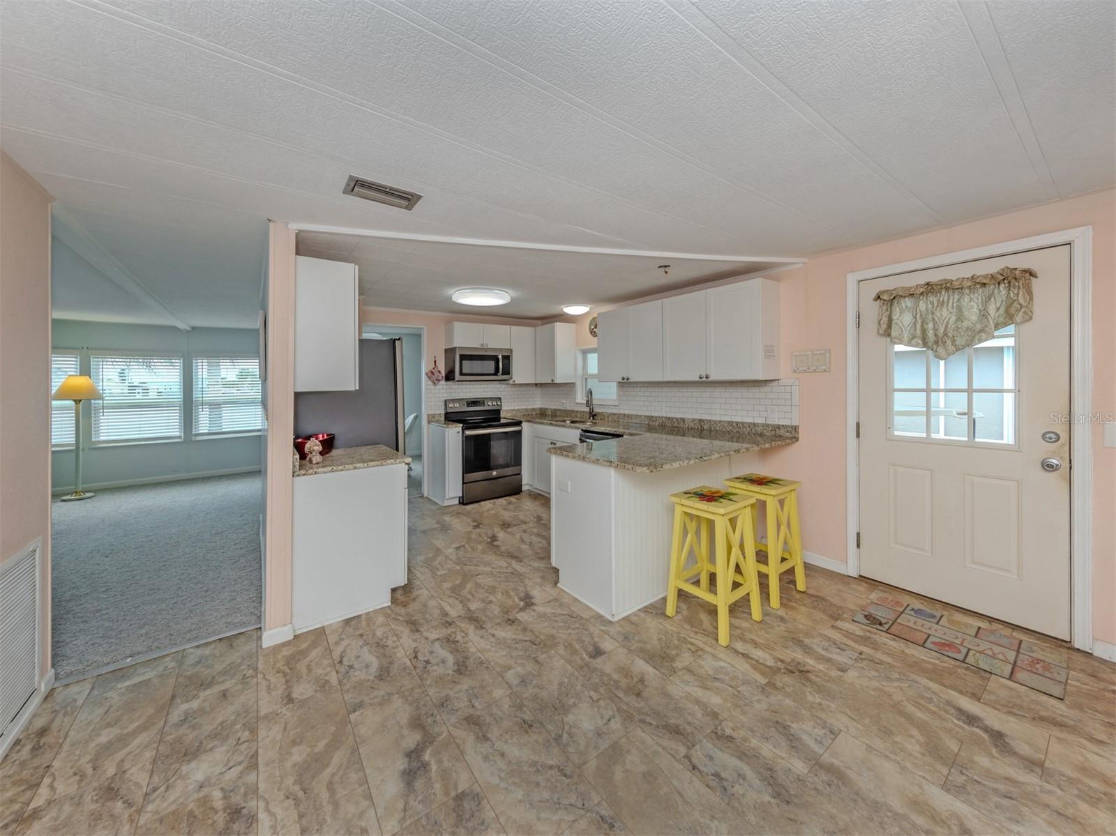 Image 14 of 78 For 98 Lakeview Drive