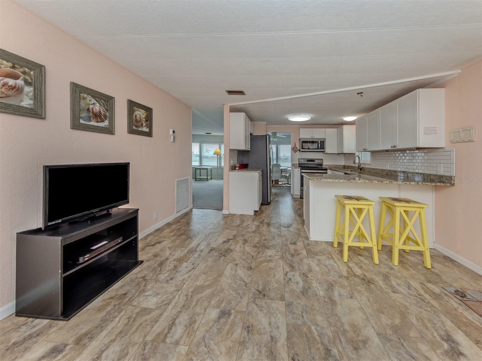 Image 15 of 78 For 98 Lakeview Drive