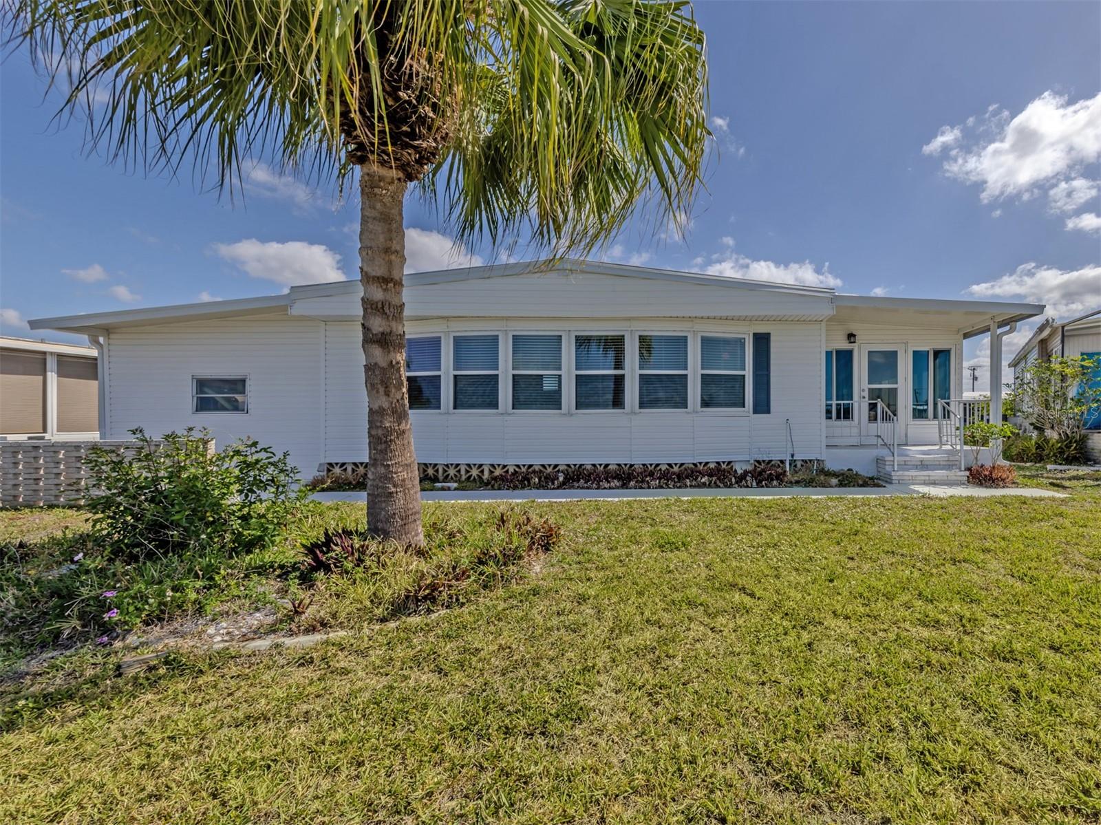 Image 41 of 78 For 98 Lakeview Drive