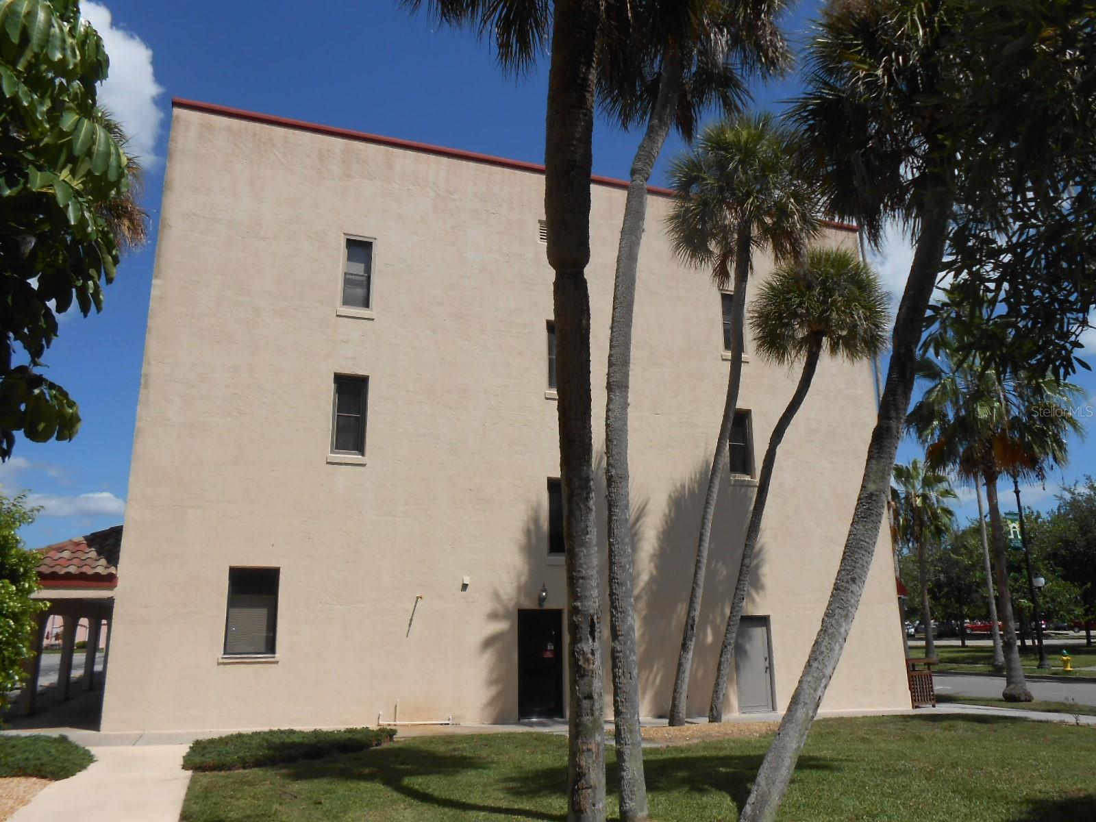 Image 7 of 7 For 240 Tampa Avenue W 15a