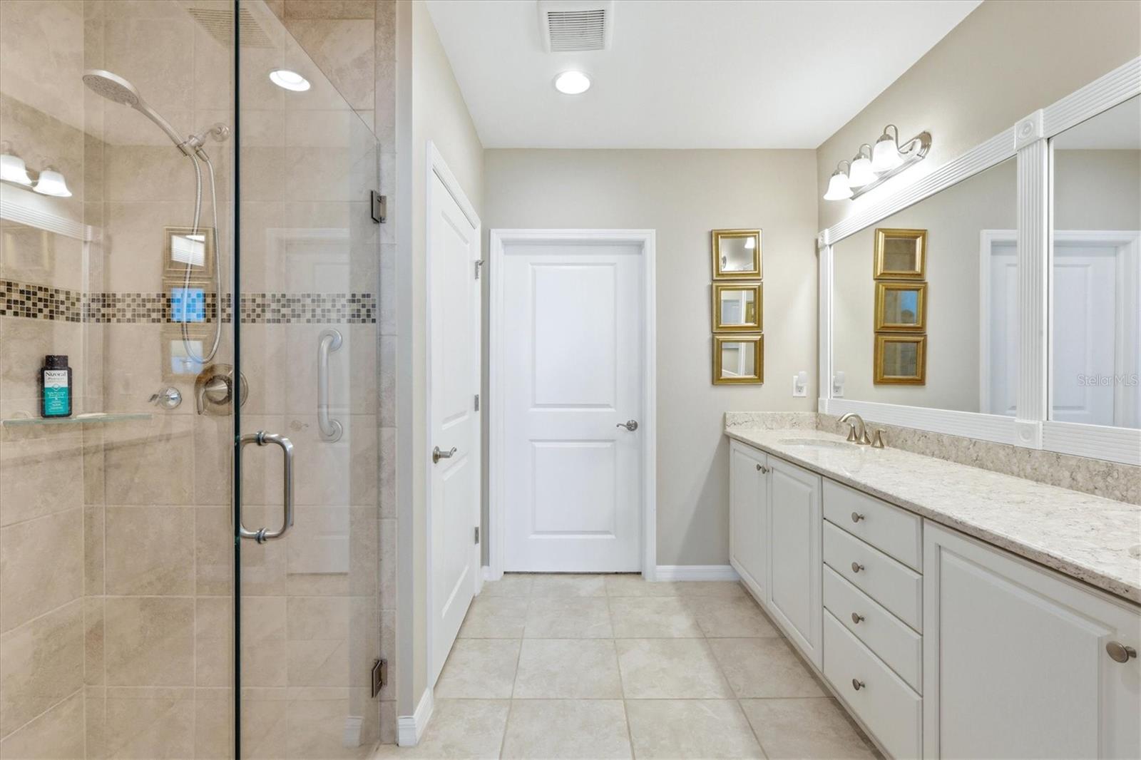 Image 31 of 74 For 23160 Banbury Way 102