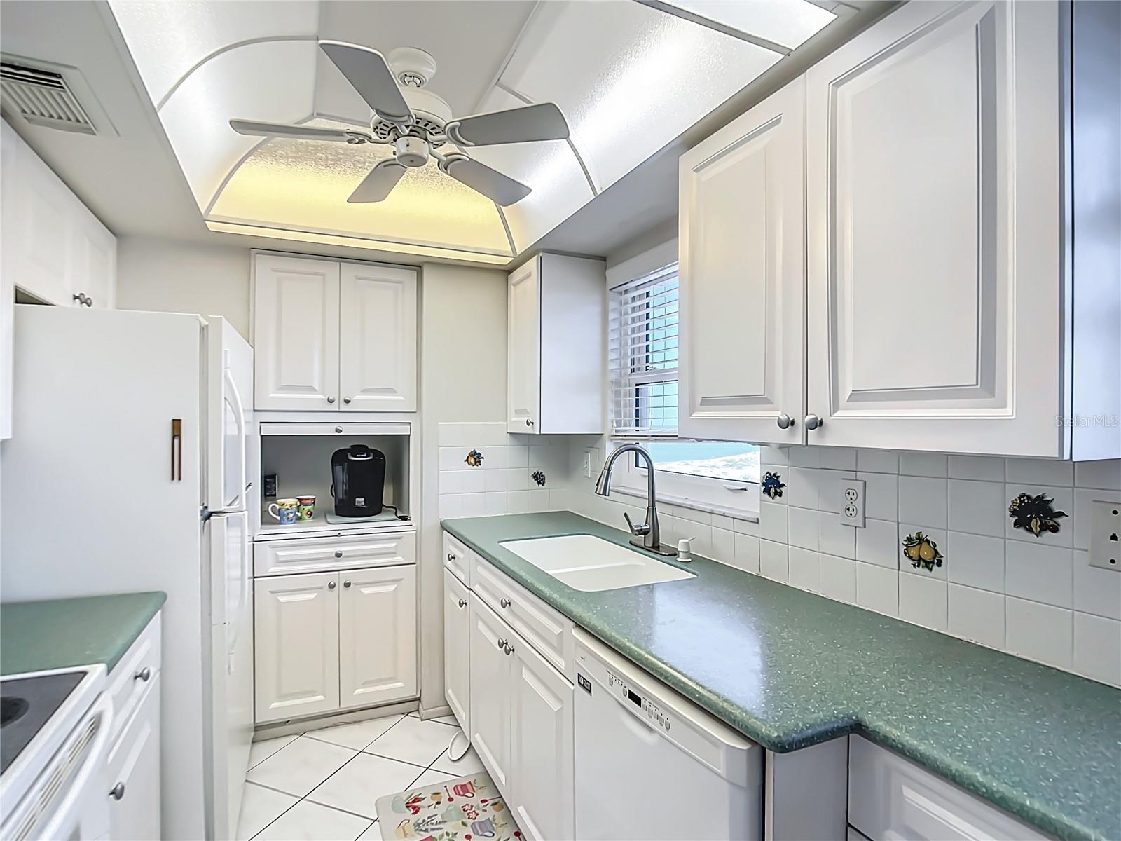 Image 11 of 36 For 1255 Tarpon Center Drive 510