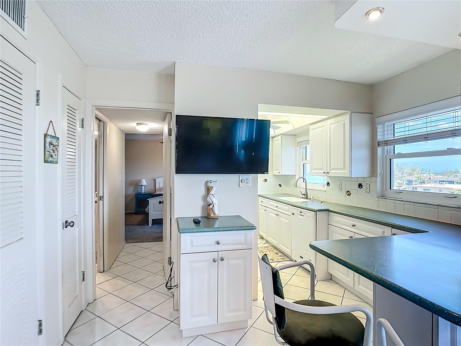 Image 9 of 36 For 1255 Tarpon Center Drive 510