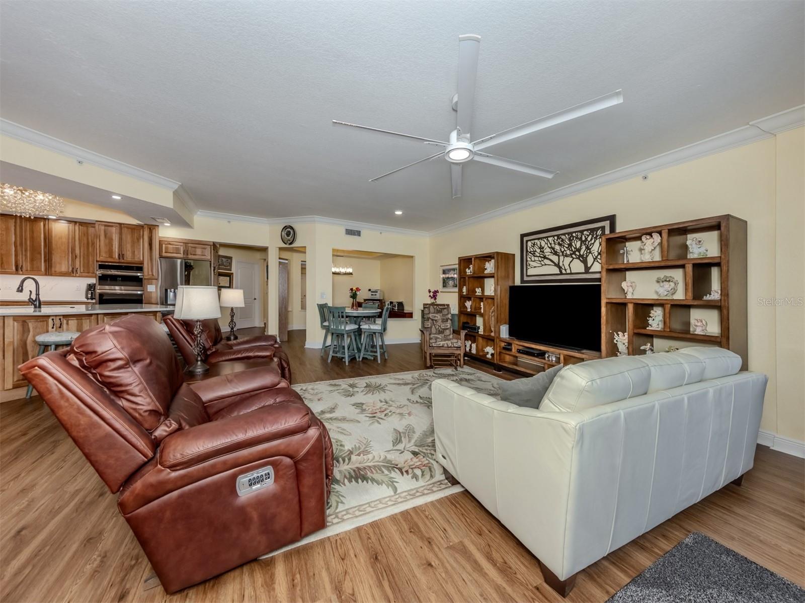 Image 11 of 77 For 14021 Bellagio Way 404