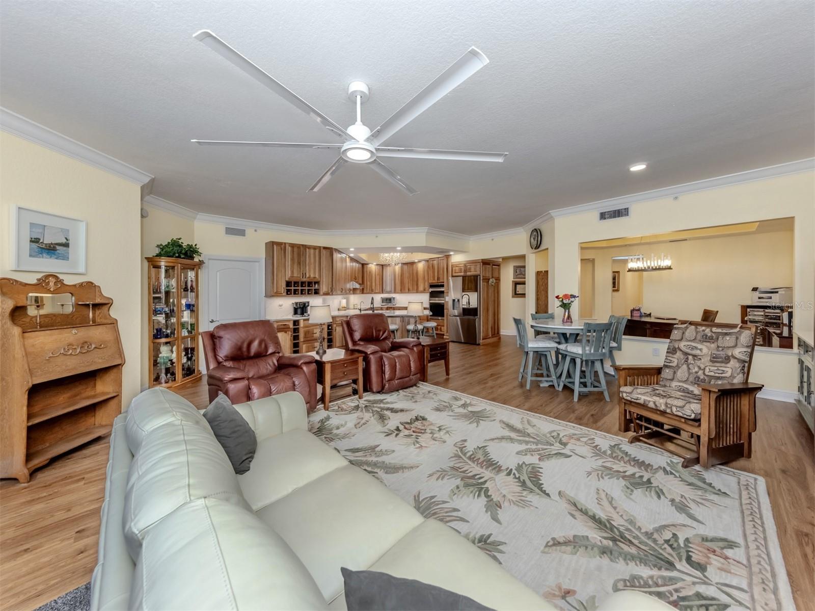 Image 12 of 77 For 14021 Bellagio Way 404