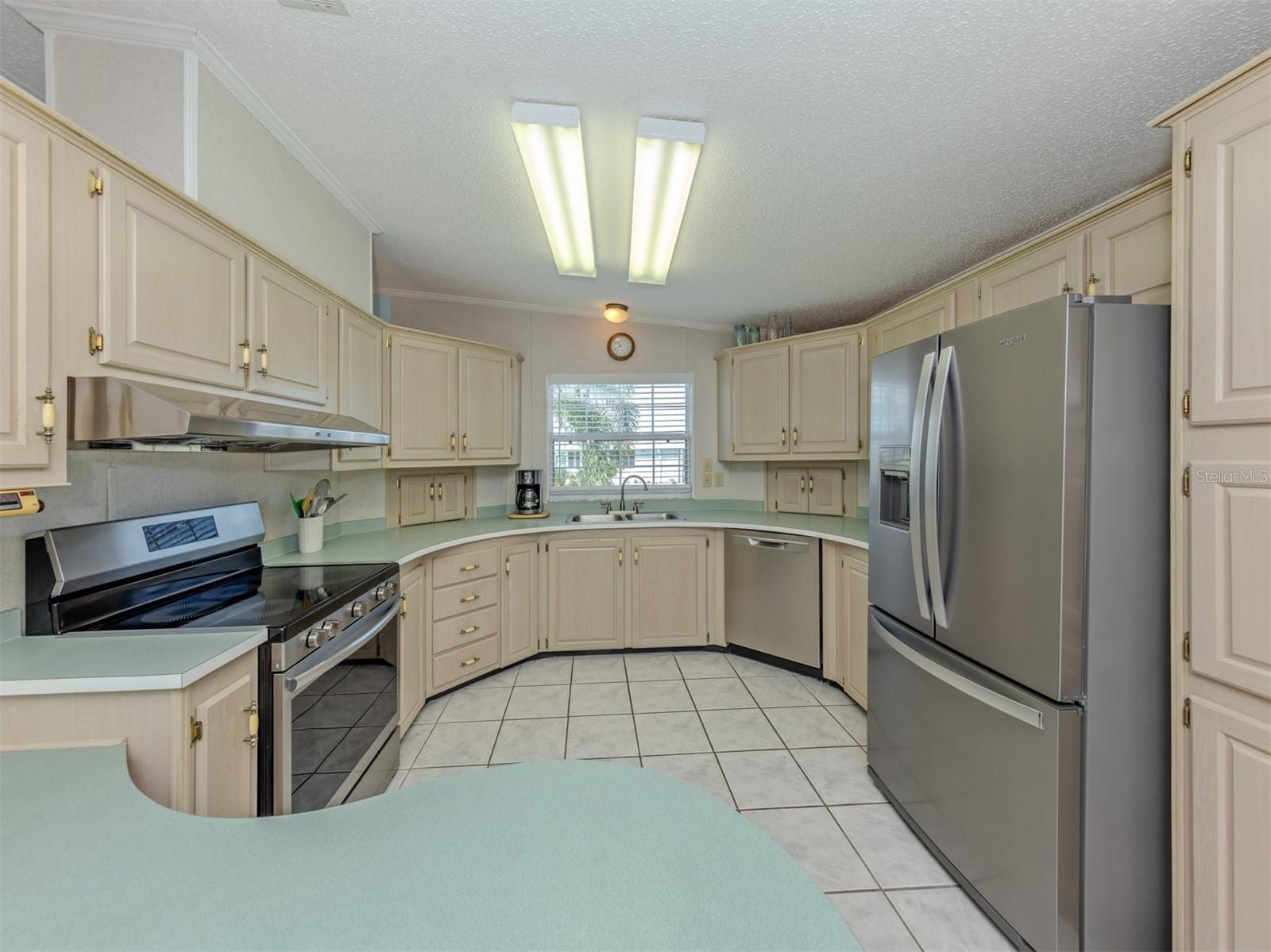 Image 14 of 77 For 513 Landsedge Drive