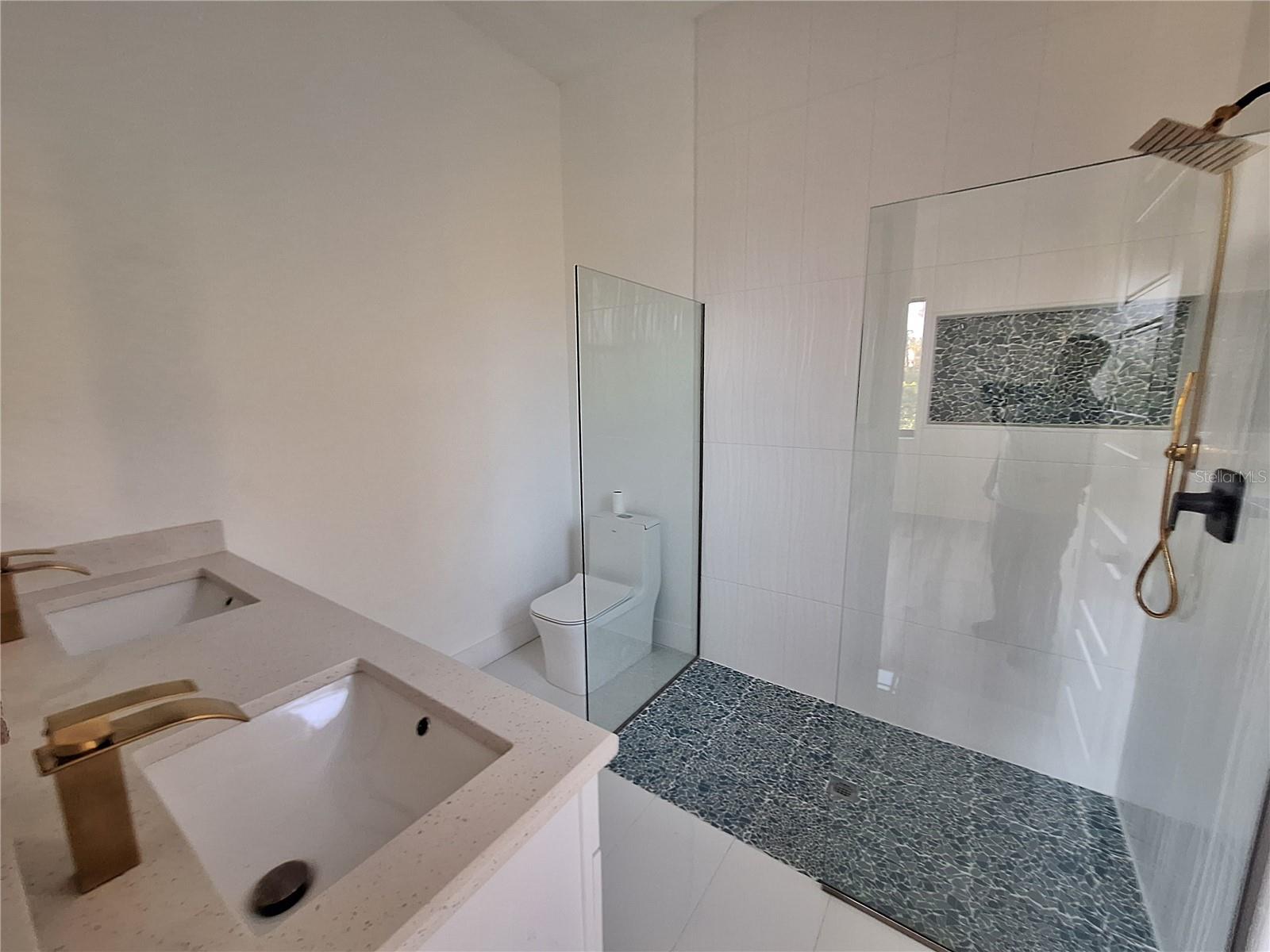 Image 14 of 30 For 289 Albatross Road