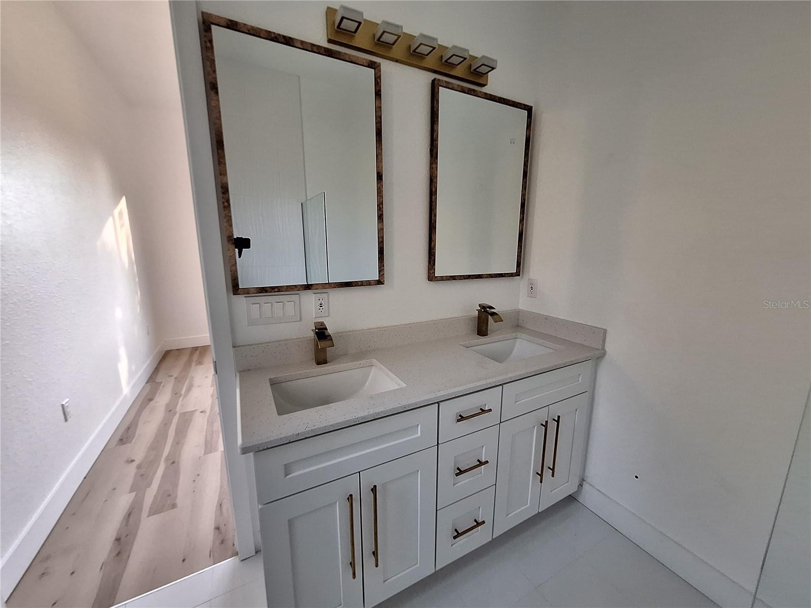 Image 15 of 30 For 289 Albatross Road