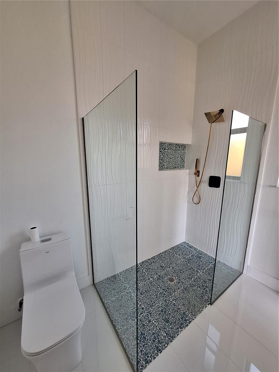 Image 16 of 30 For 289 Albatross Road